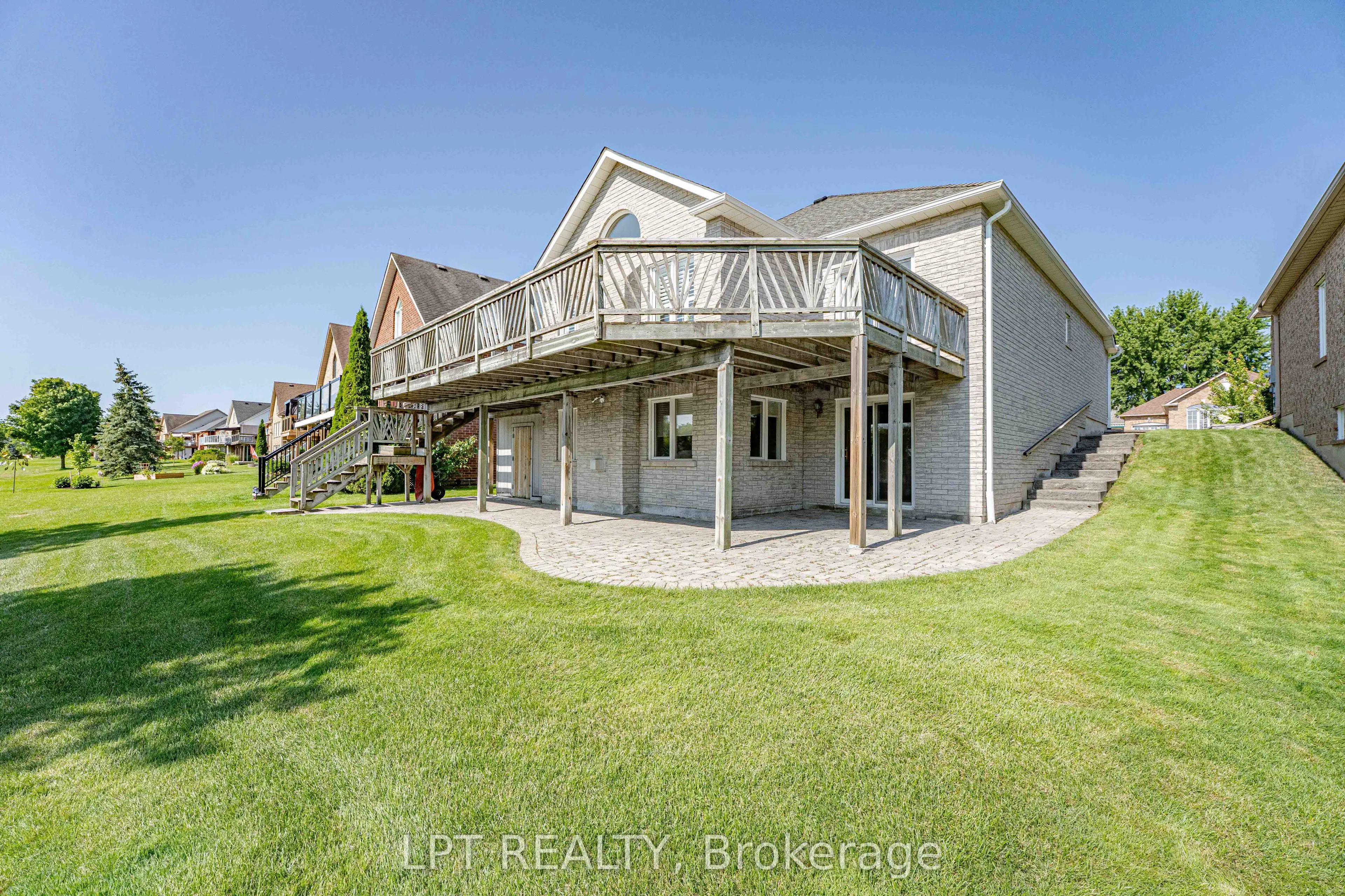 219 Waterbury Crescent