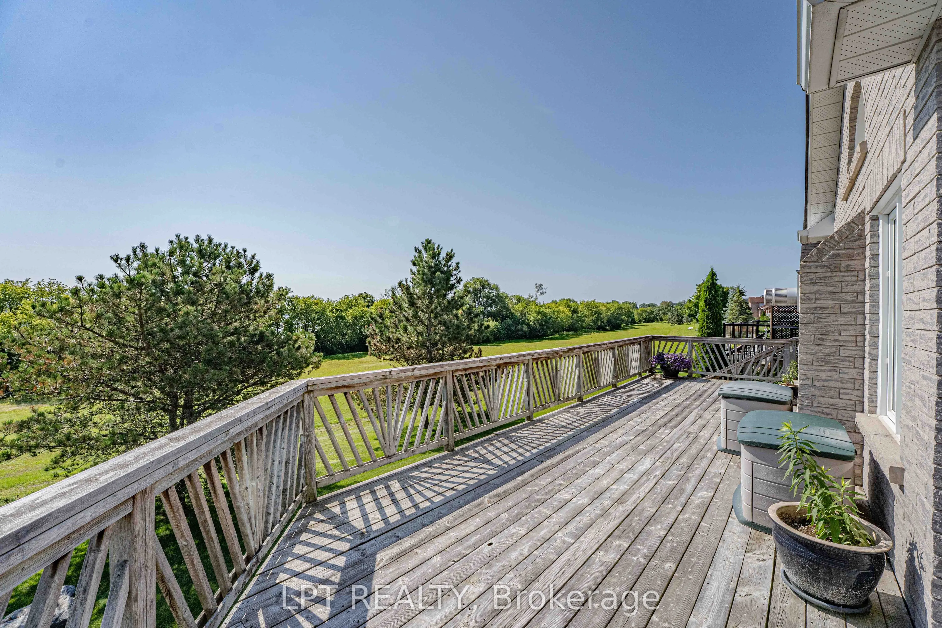 219 Waterbury Crescent