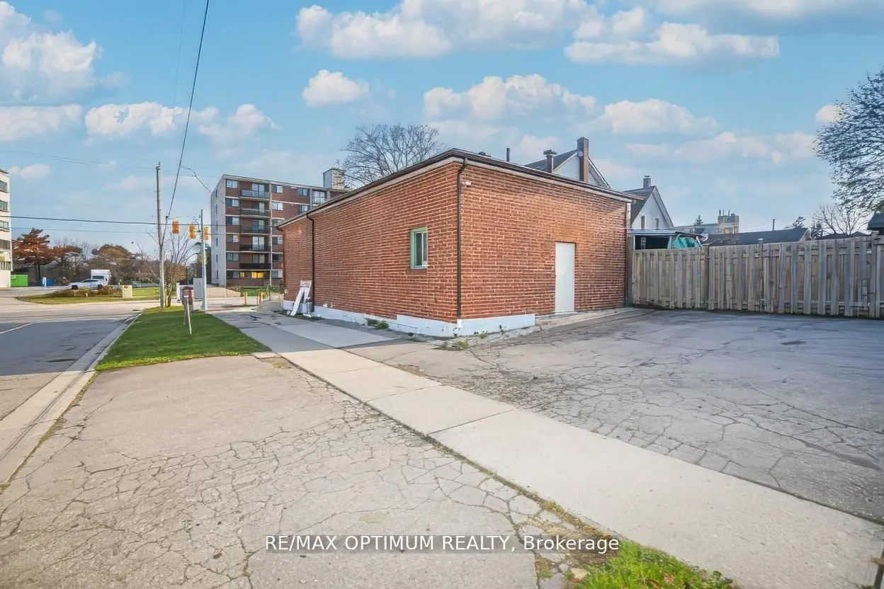 168 Bloor Street W