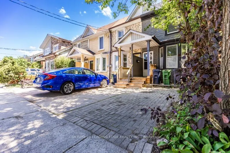93 Muriel Avenue N