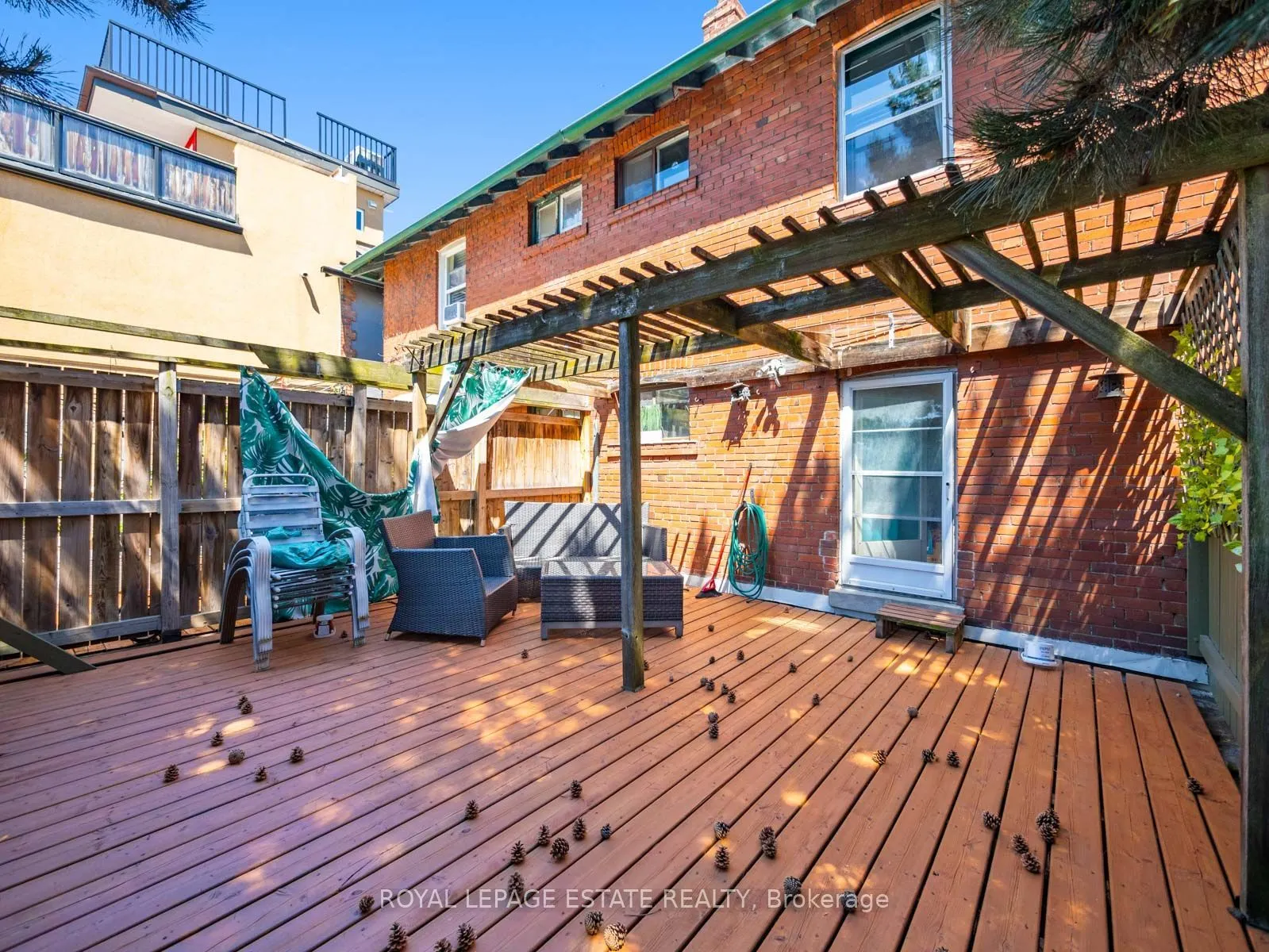 2275 Queen Street E