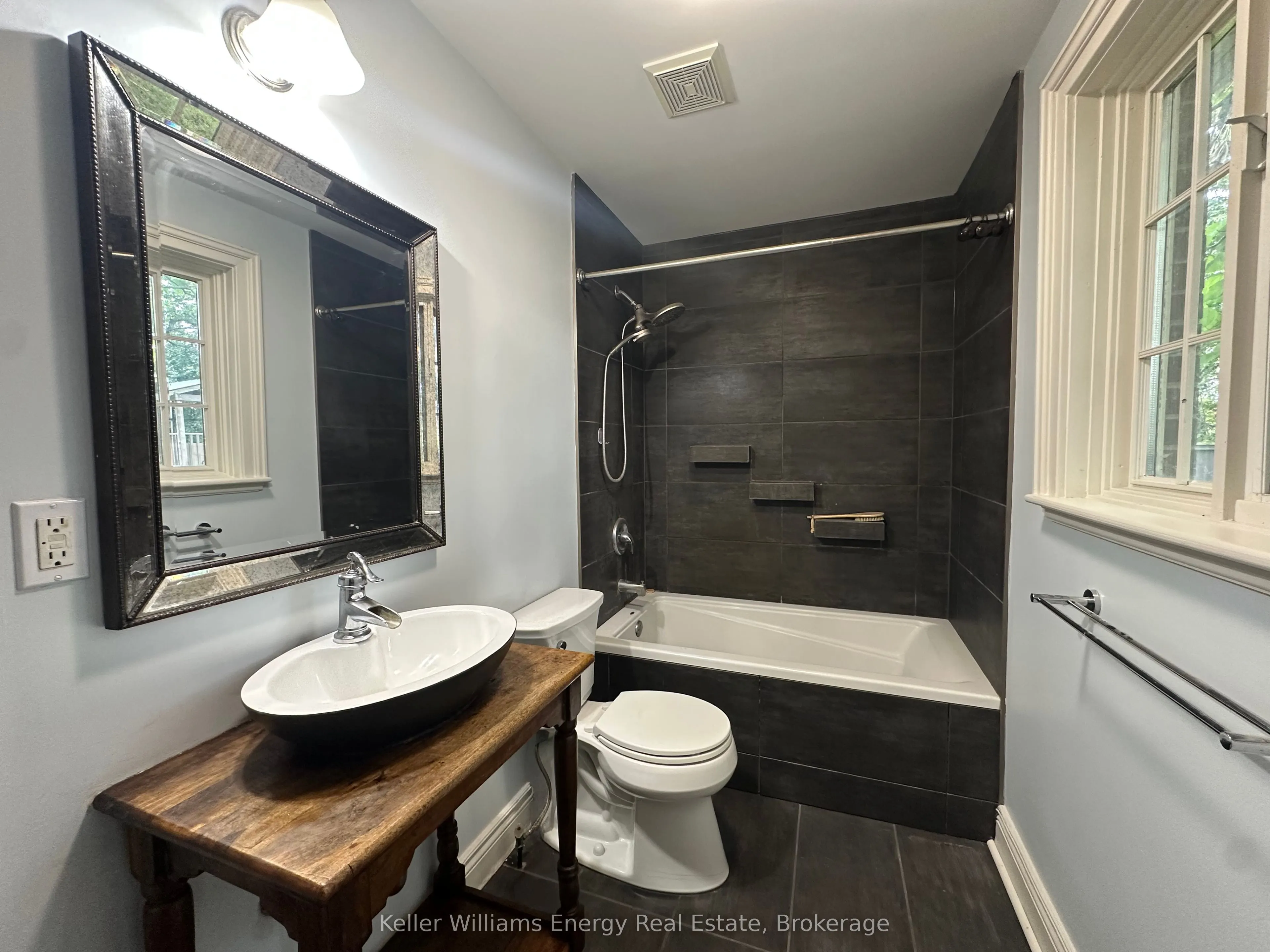555 Thornton Road S