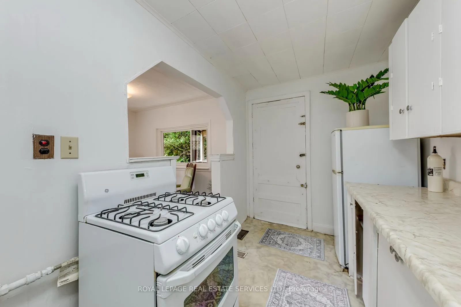 10 Thatcher Avenue