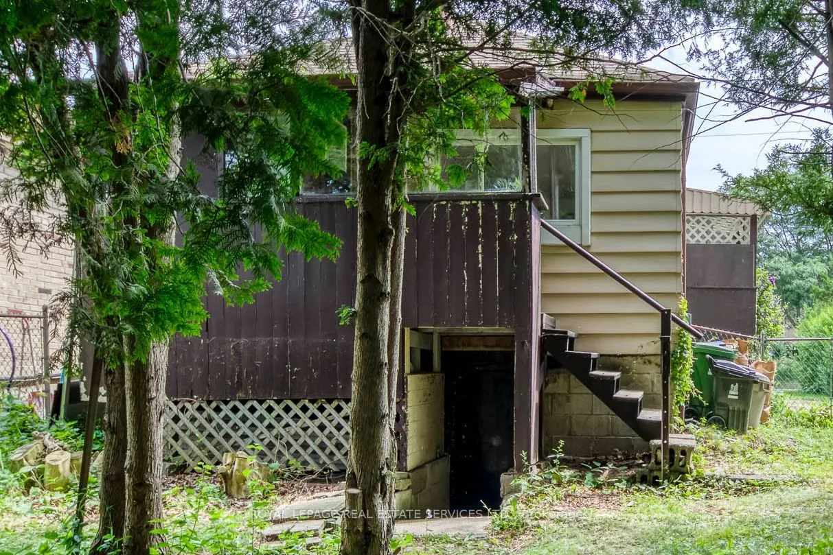 10 Thatcher Avenue
