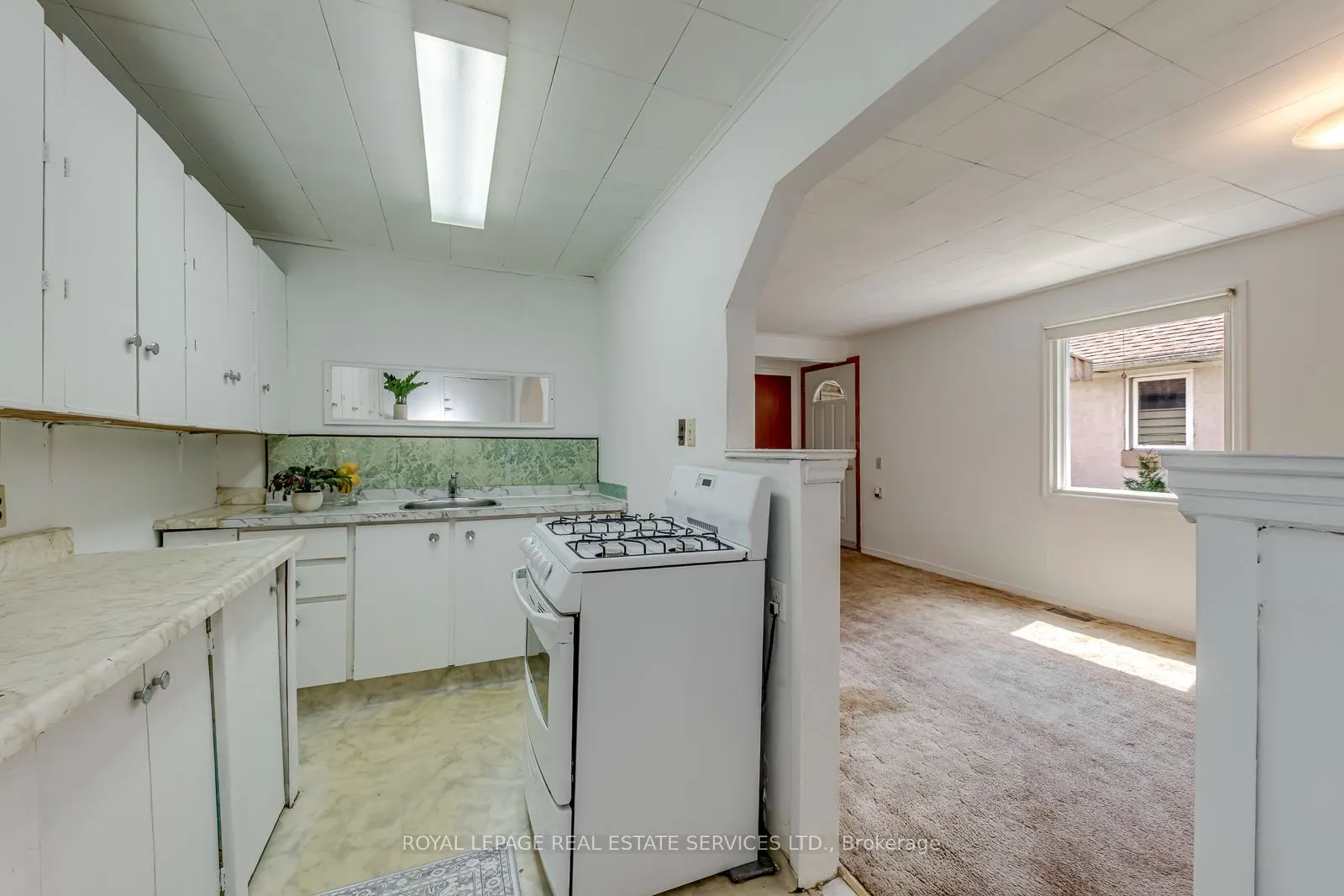 10 Thatcher Avenue