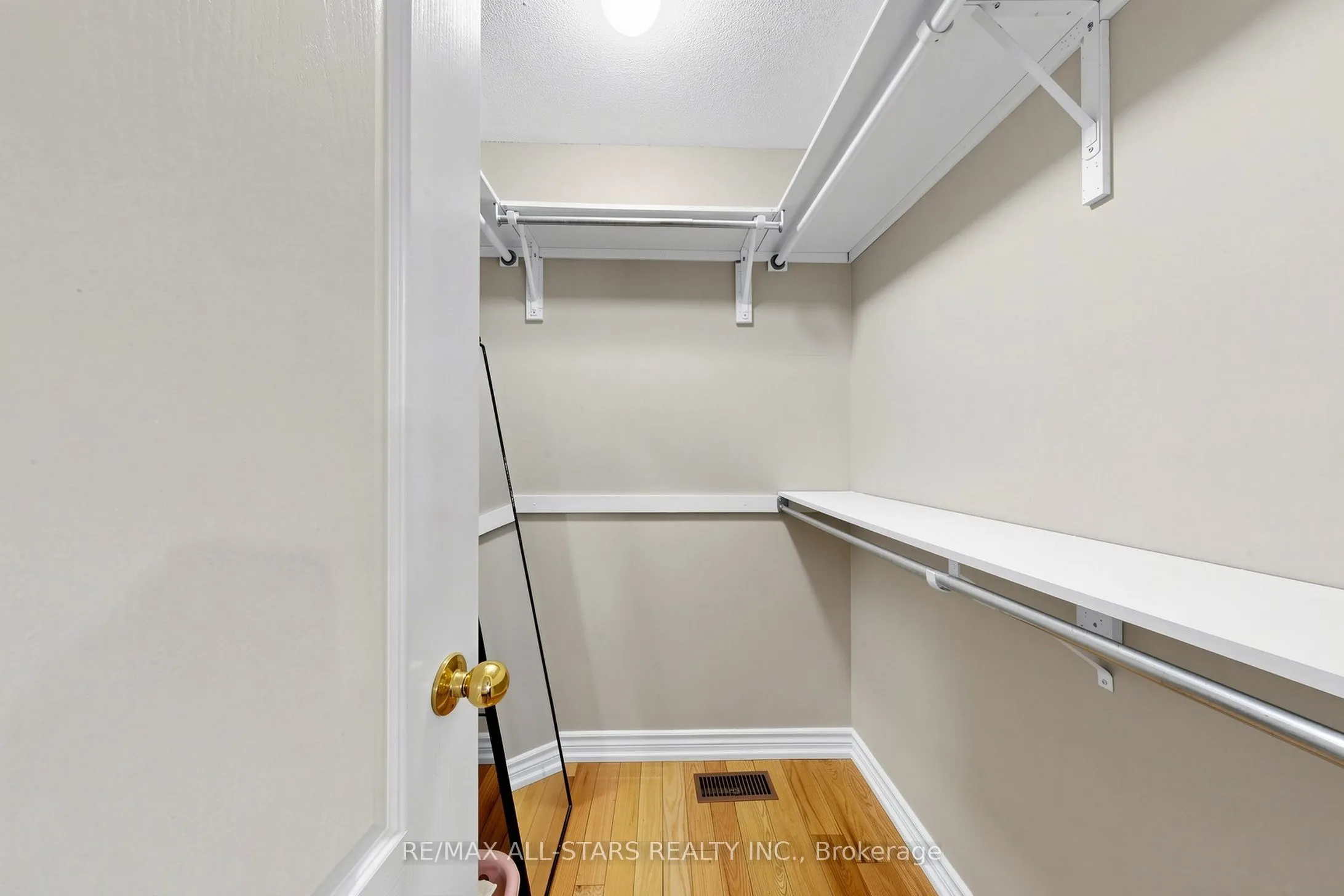 13 Boulderbrook Drive
