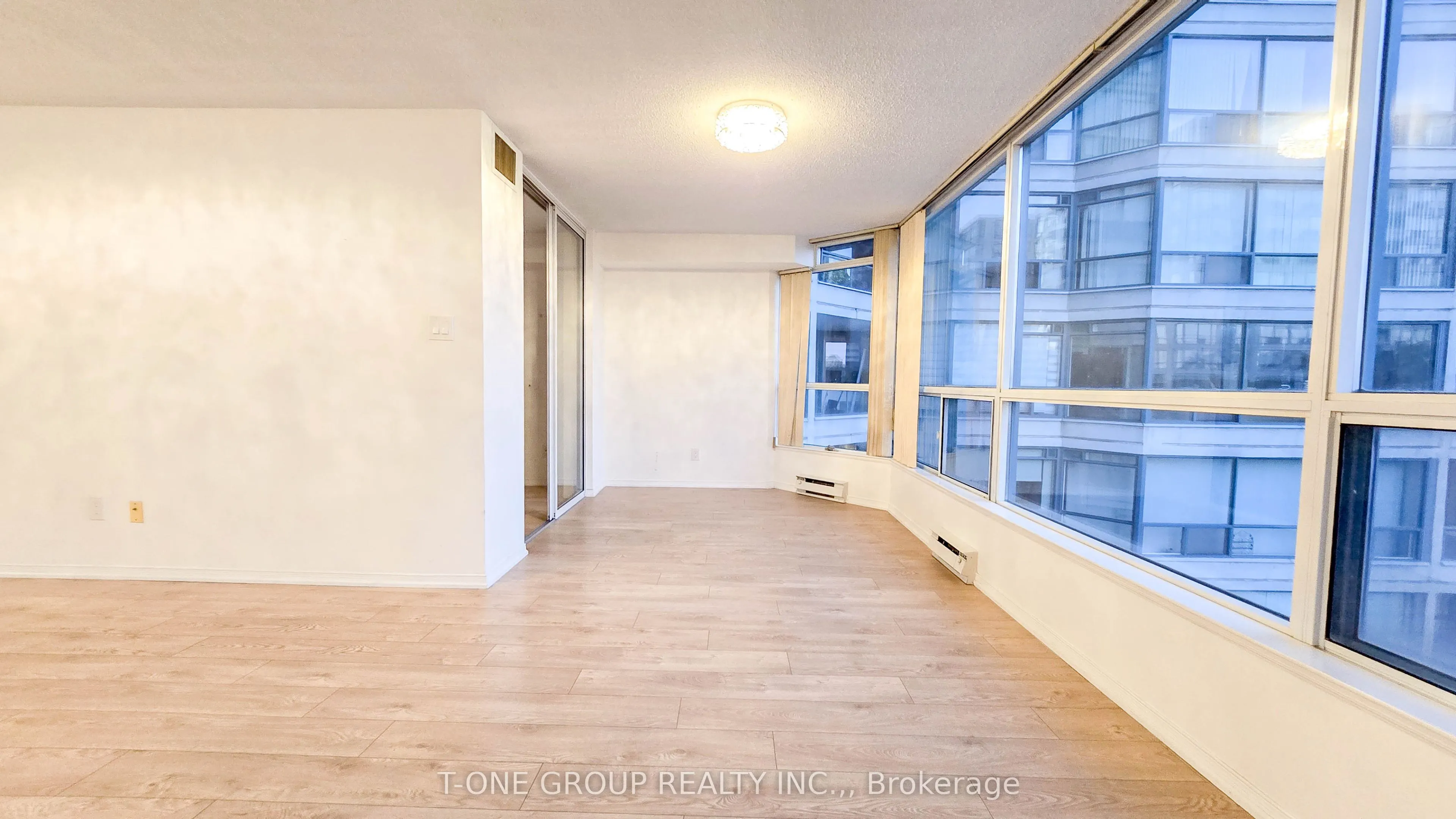 4725 Sheppard Avenue E #516