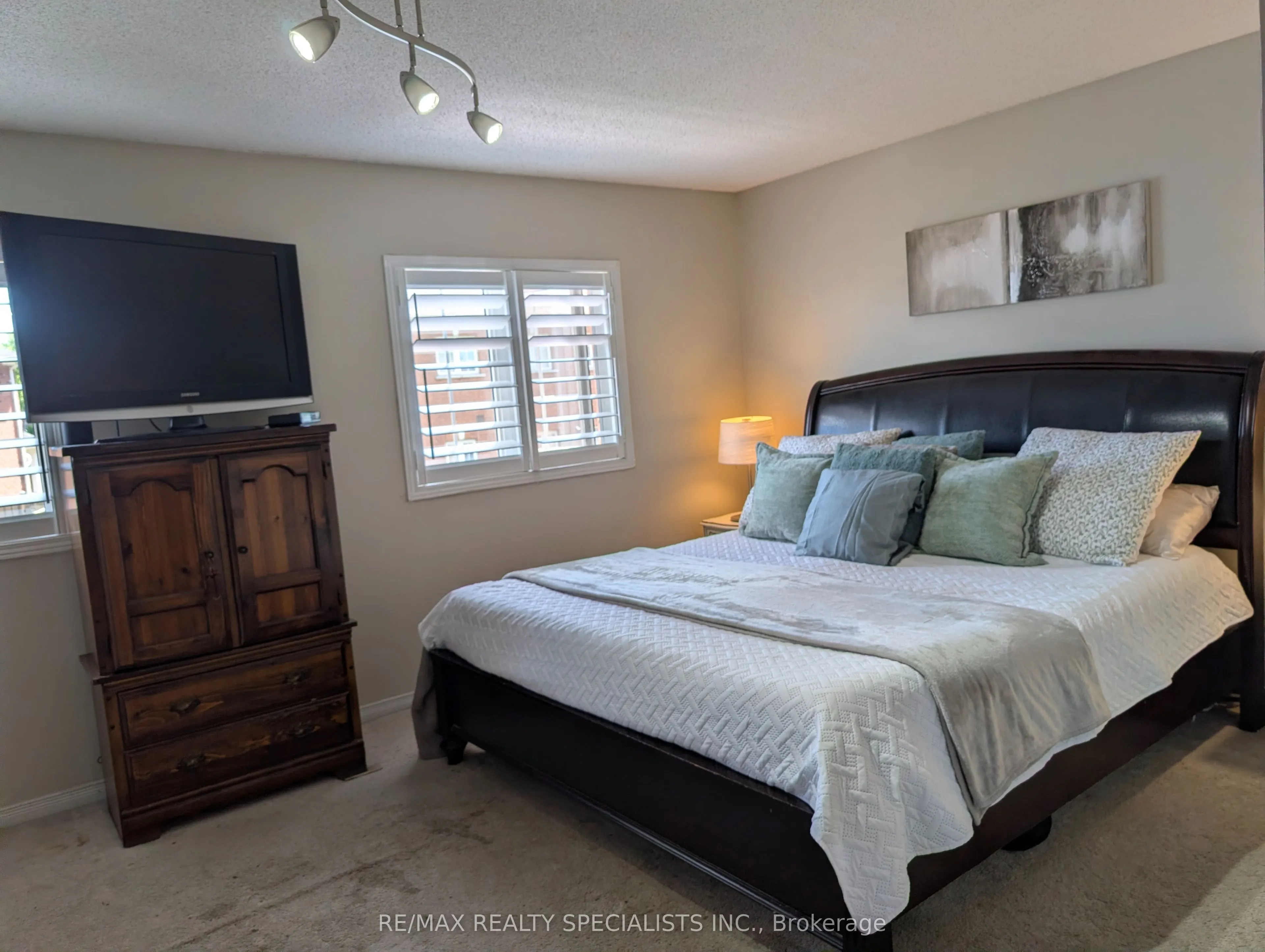 20 Thorp Crescent