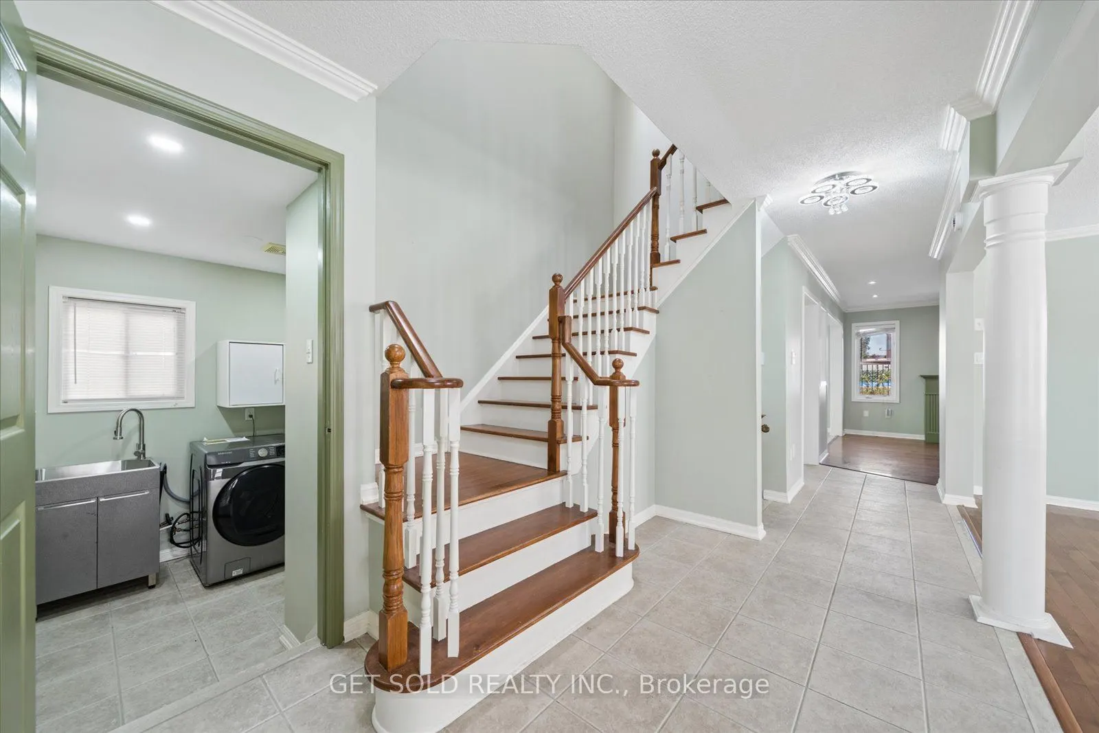 122 Medland Avenue