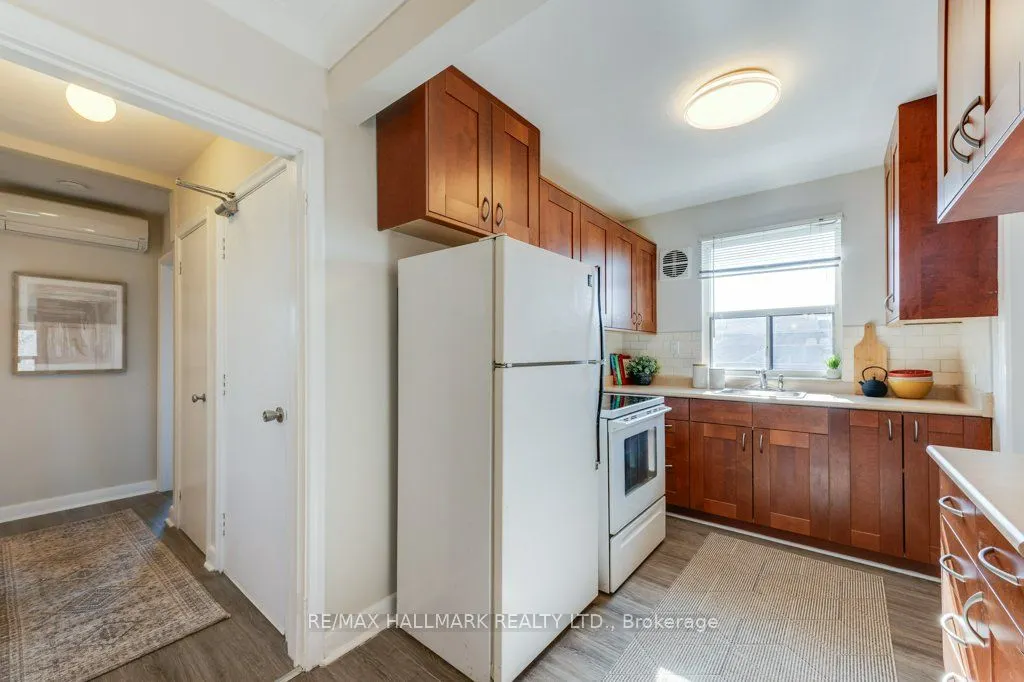225 Woodville Avenue #Upper