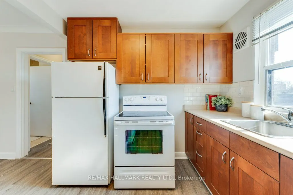 225 Woodville Avenue #Upper