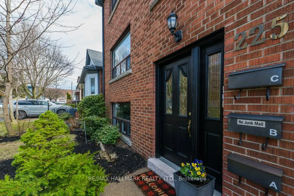 225 Woodville Avenue #Upper