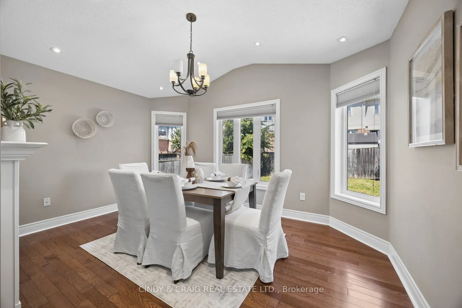 82 Dewell Crescent