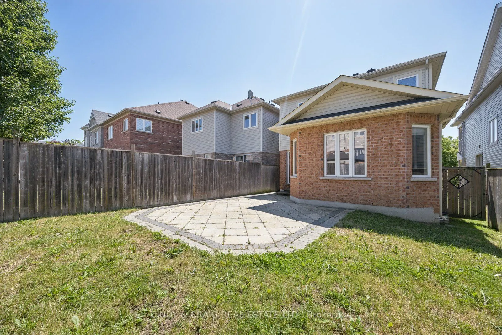 82 Dewell Crescent