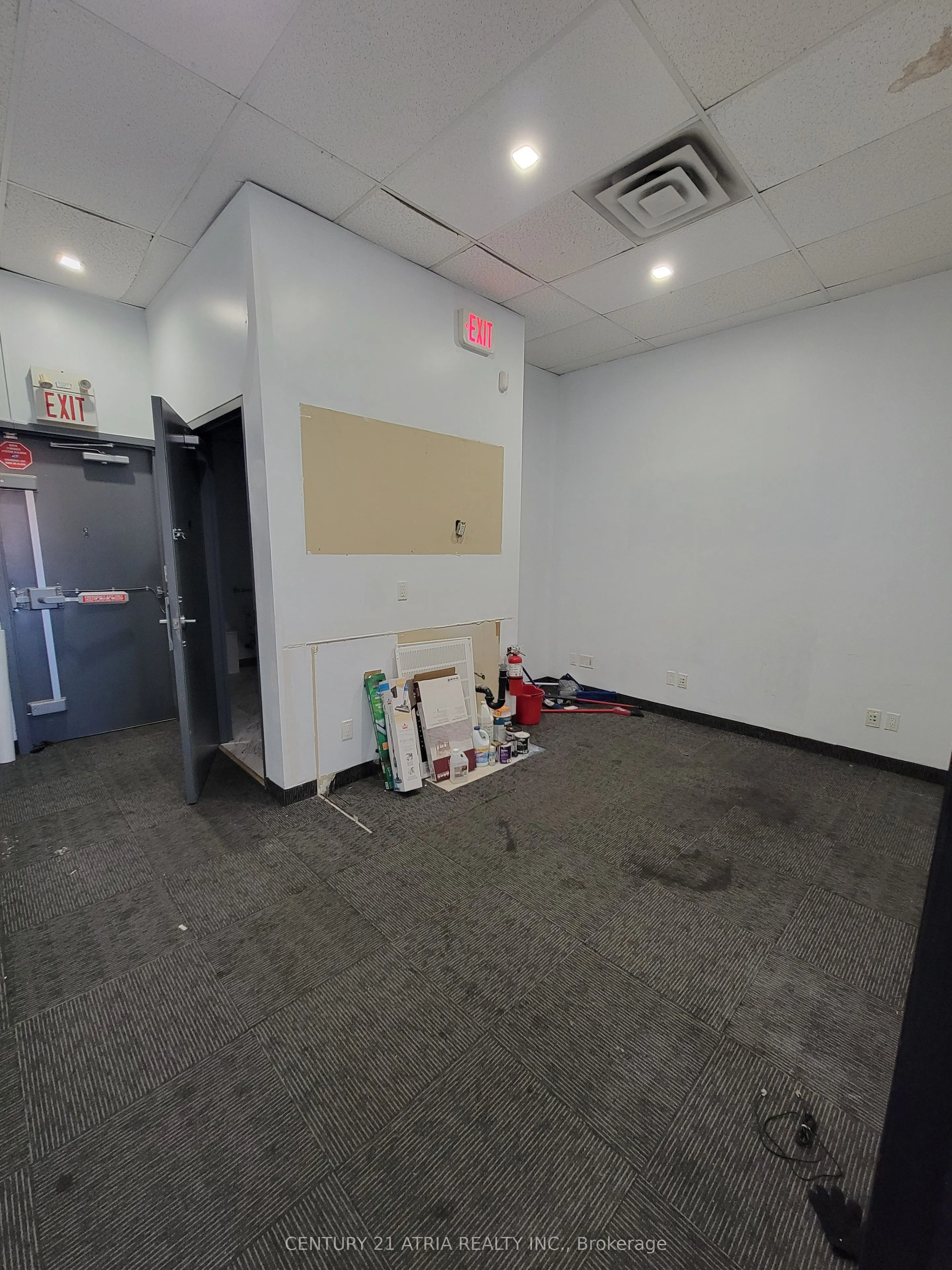 1100 Simcoe Street N #5