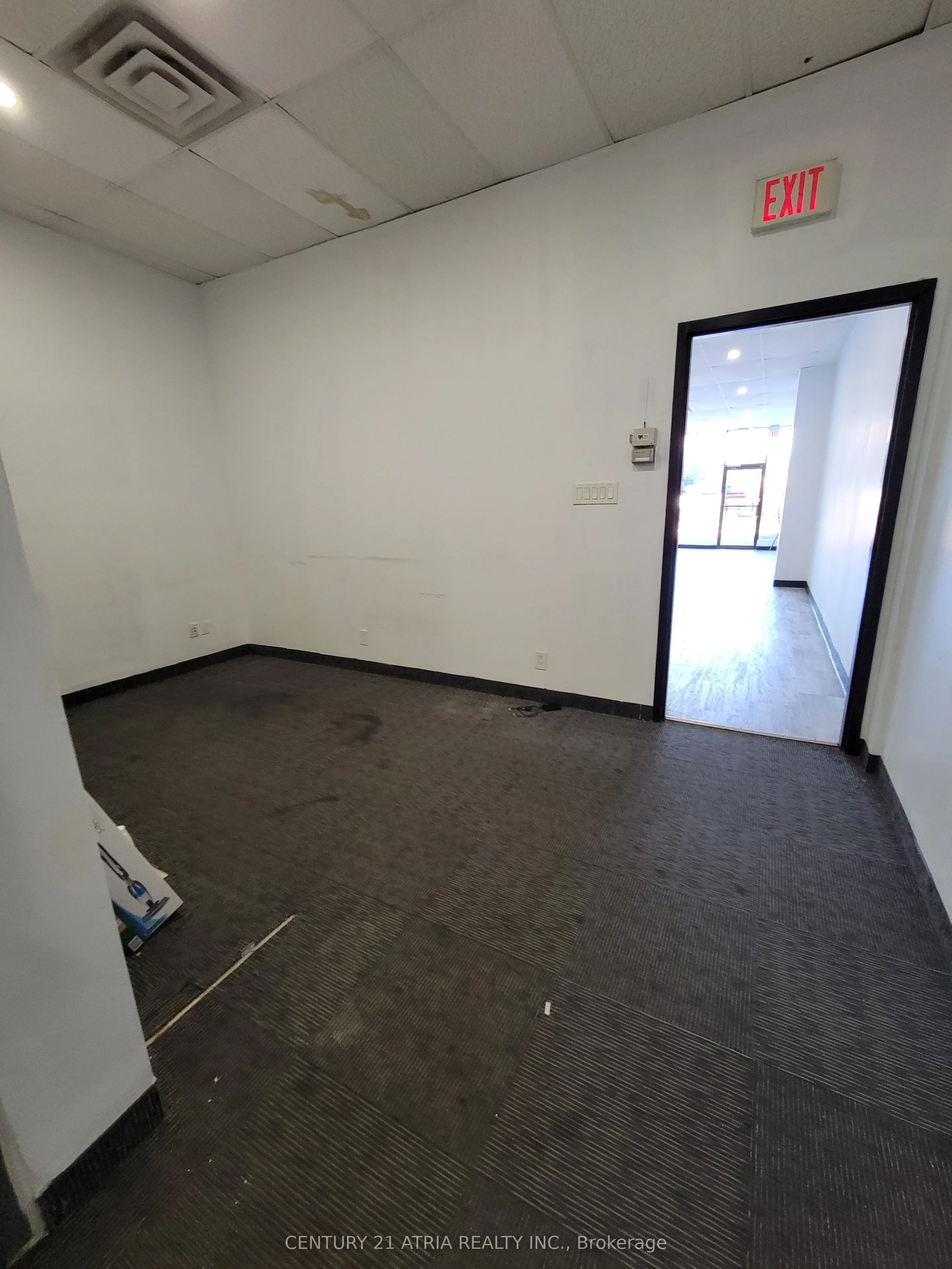 1100 Simcoe Street N #5