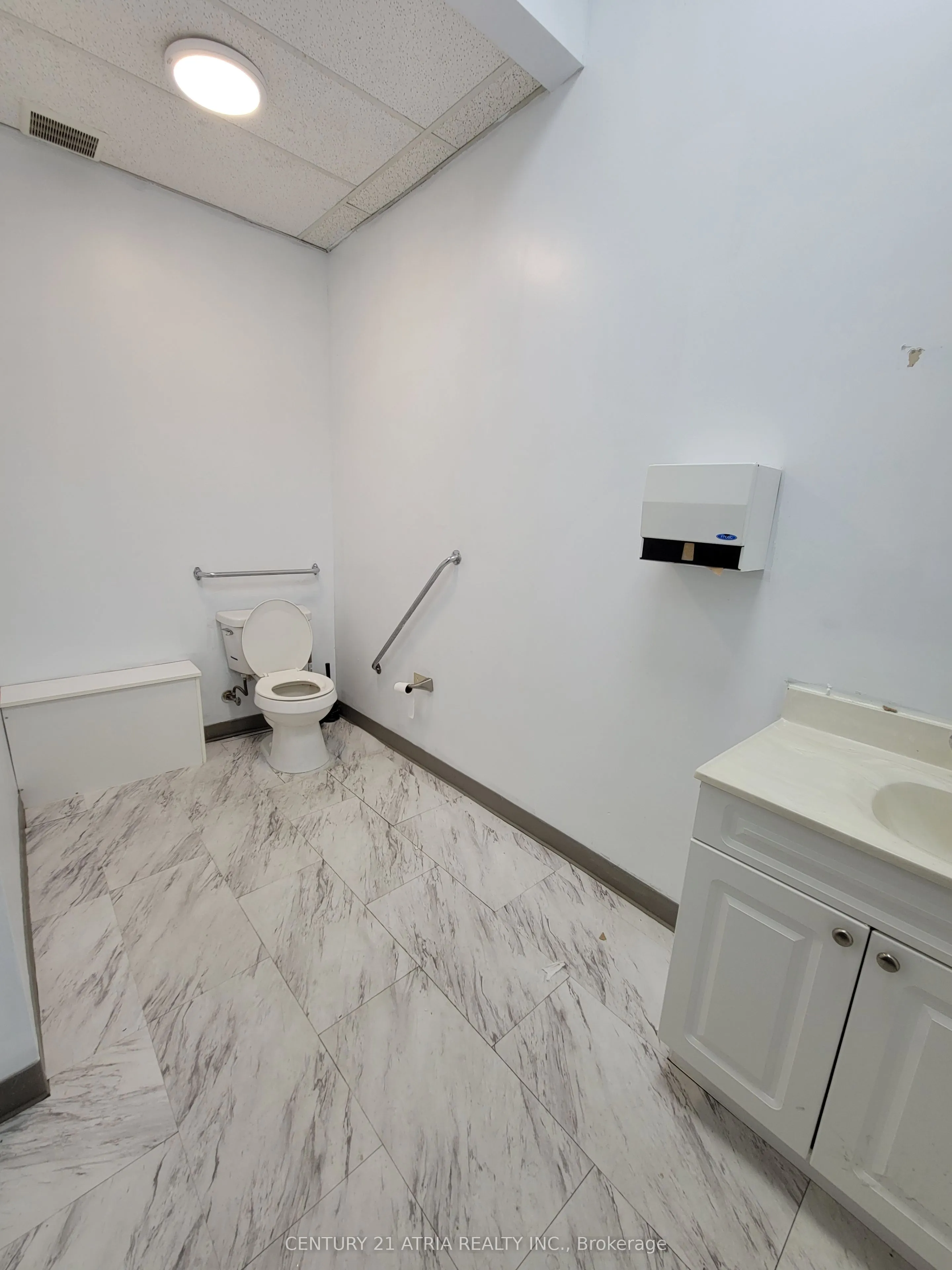 1100 Simcoe Street N #5