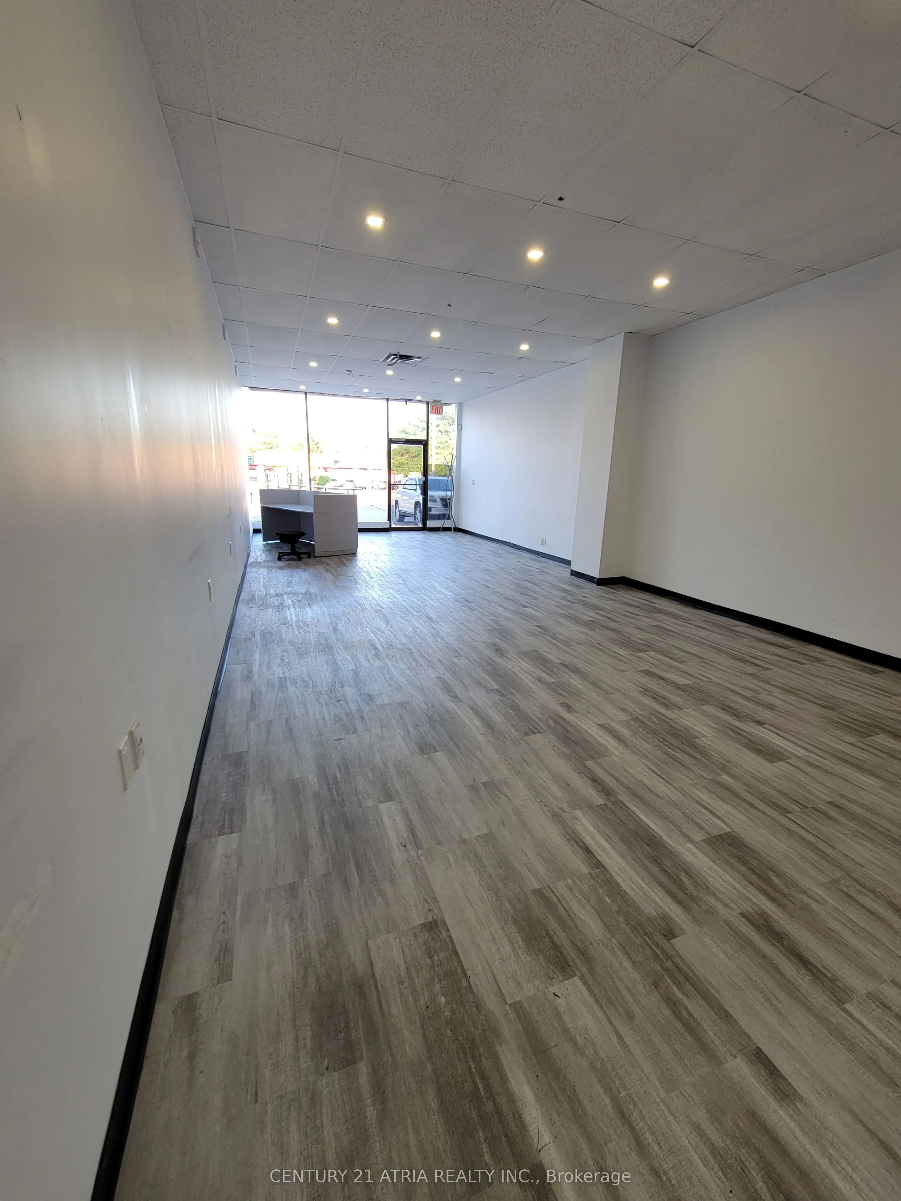 1100 Simcoe Street N #5