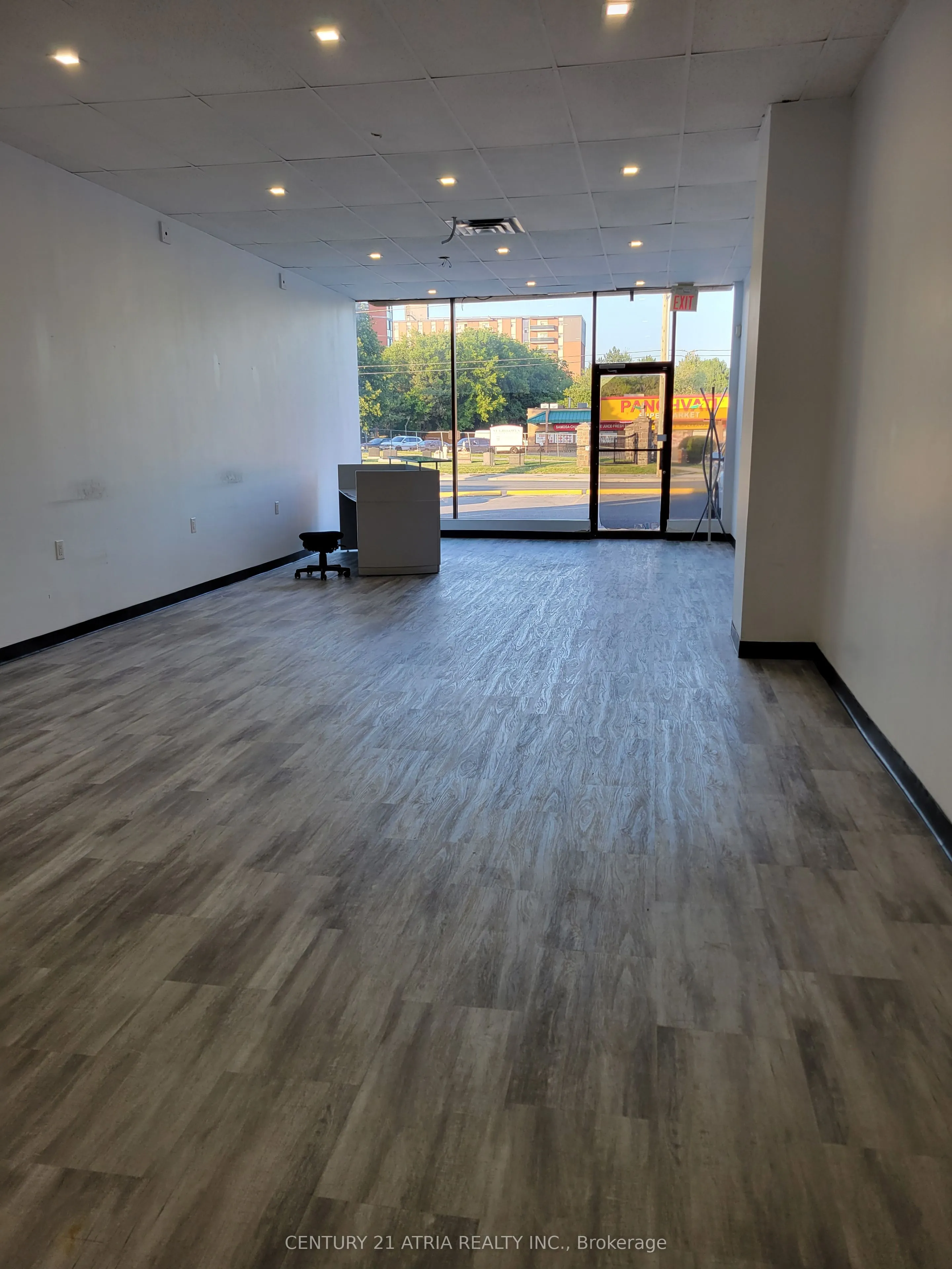 1100 Simcoe Street N #5