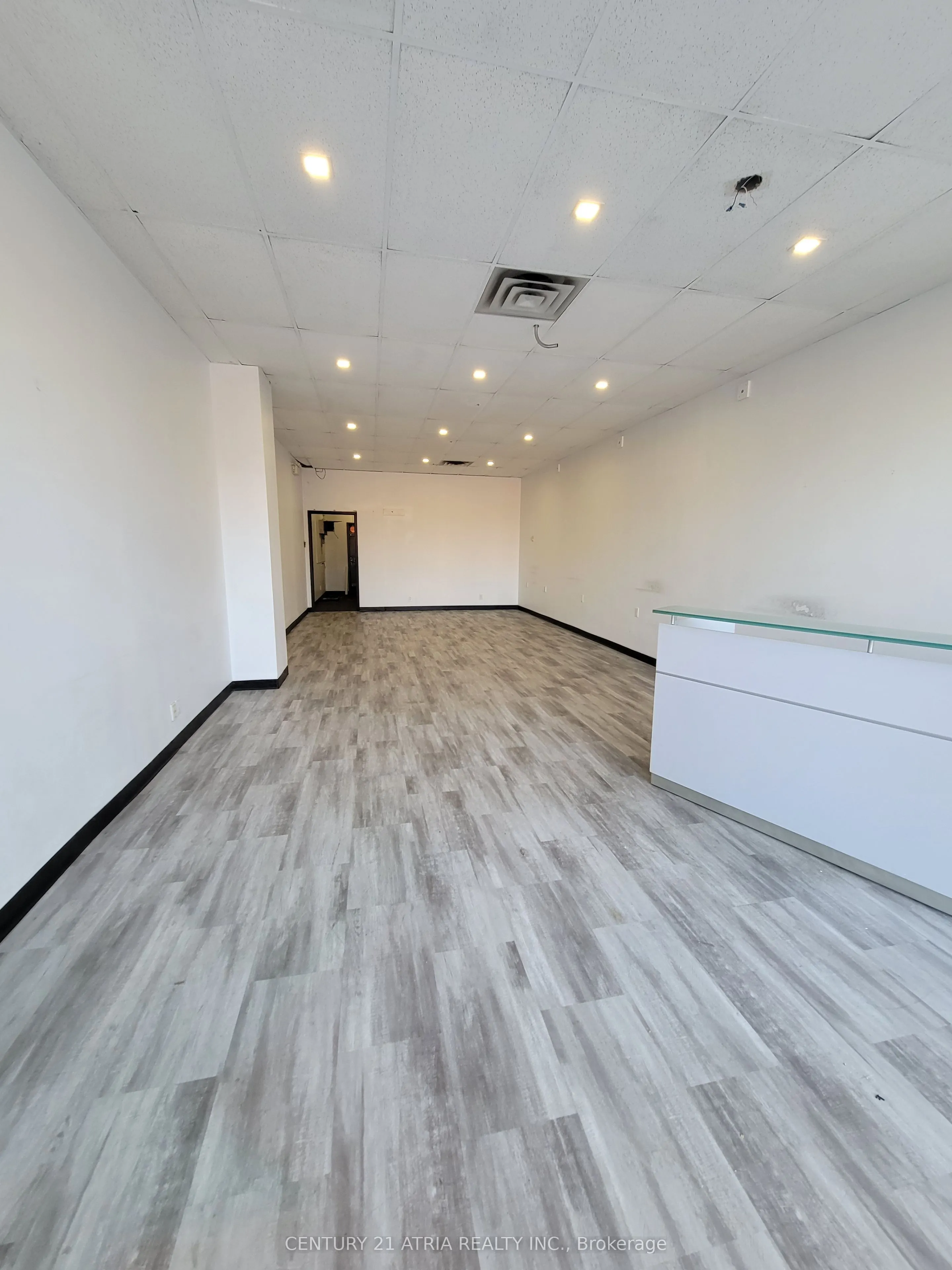 1100 Simcoe Street N #5