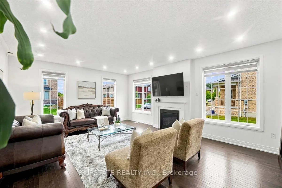 18 Blenheim Circle