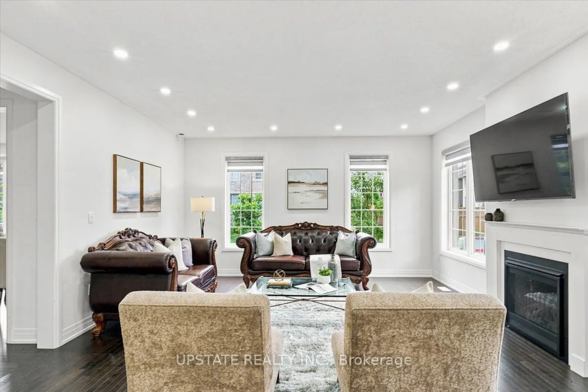 18 Blenheim Circle