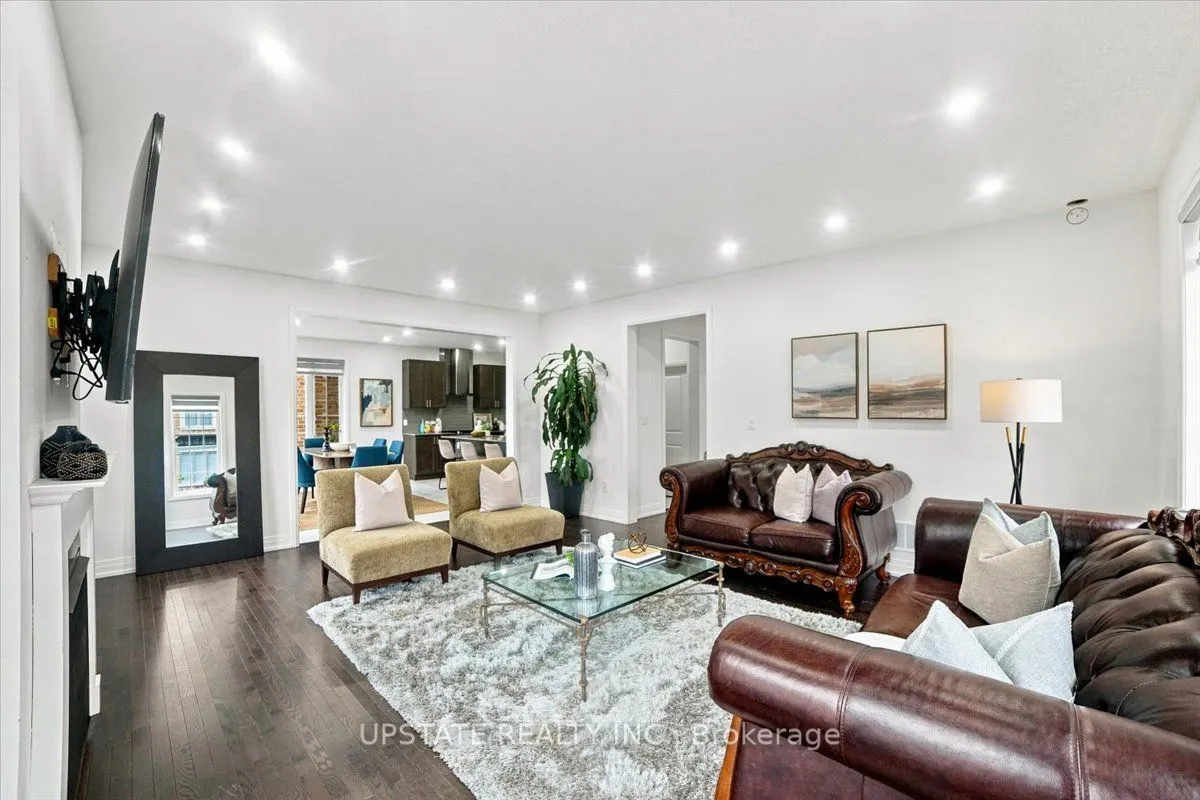 18 Blenheim Circle