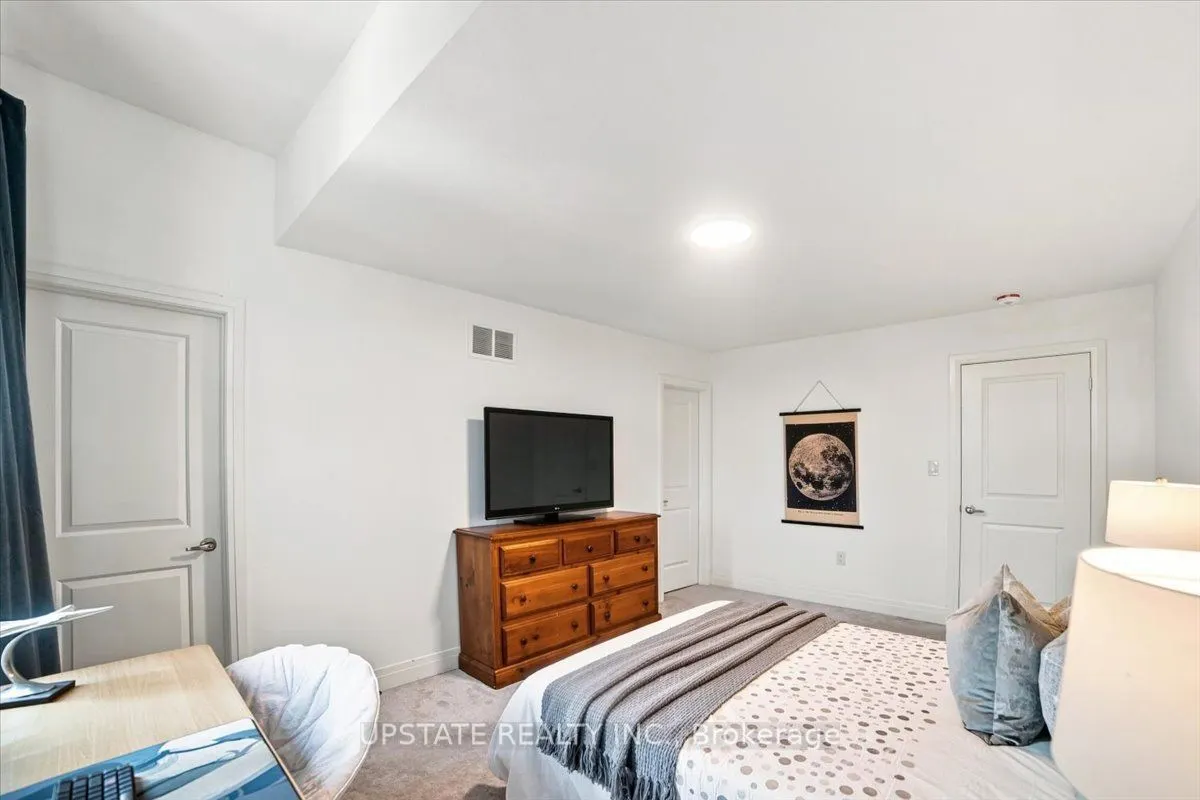 18 Blenheim Circle