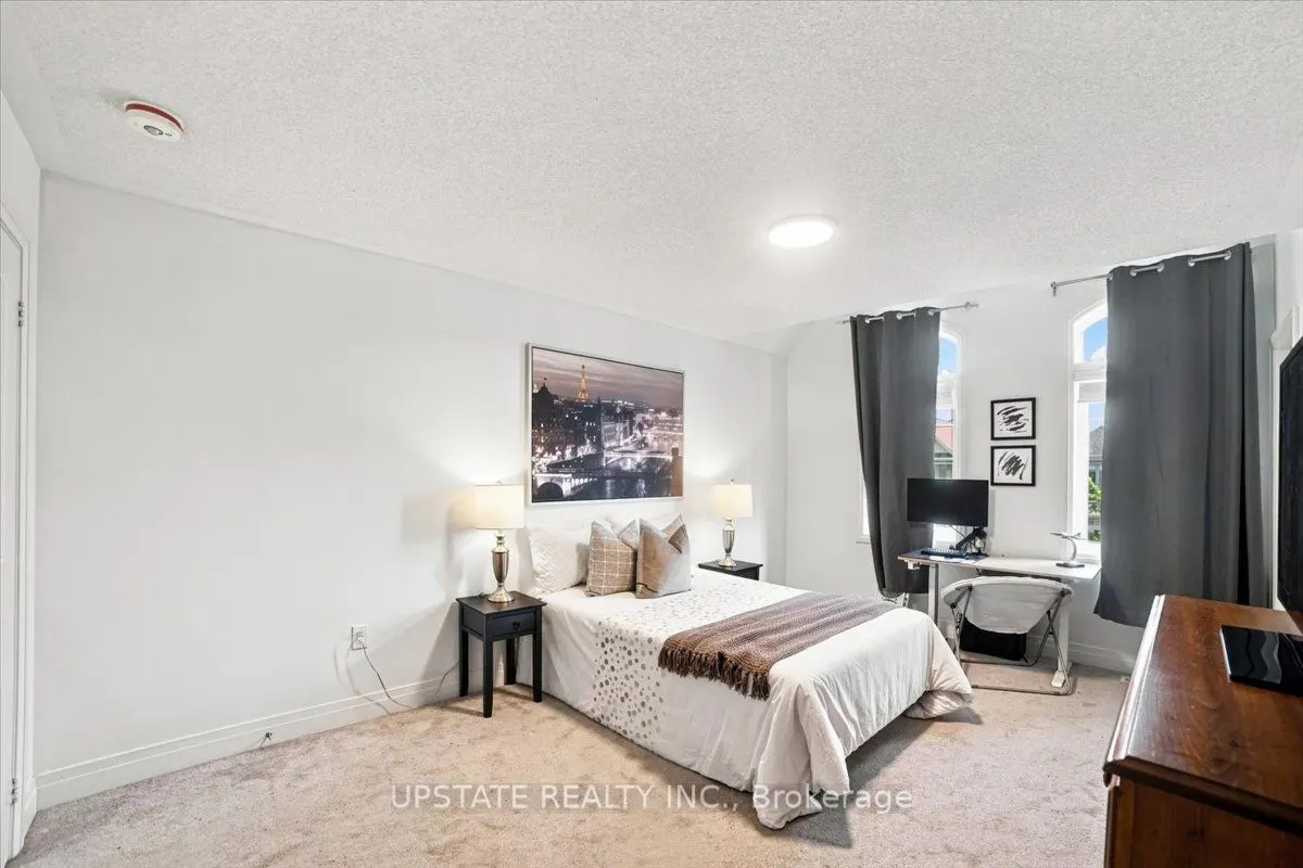 18 Blenheim Circle
