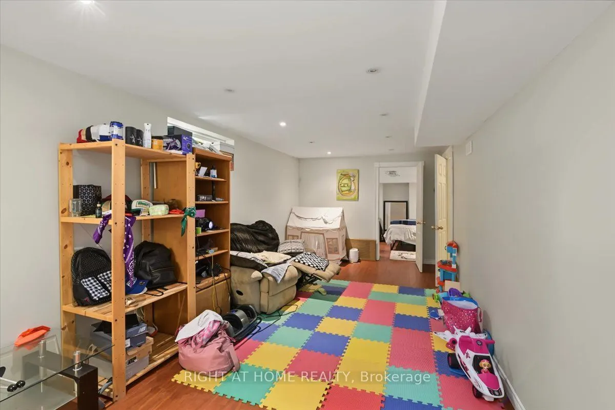 1350 Wadebridge Crescent