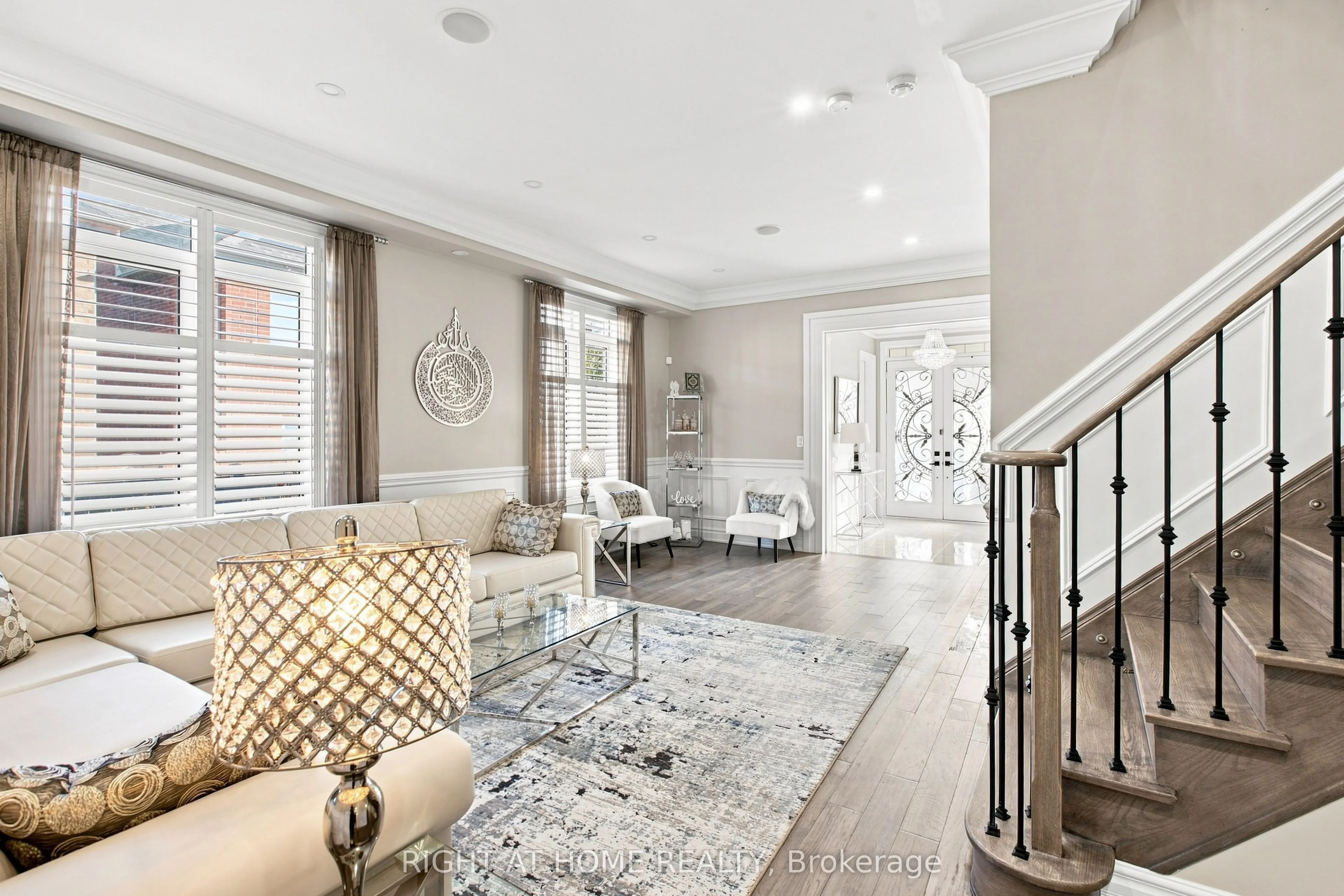 2349 Dress Circle Crescent