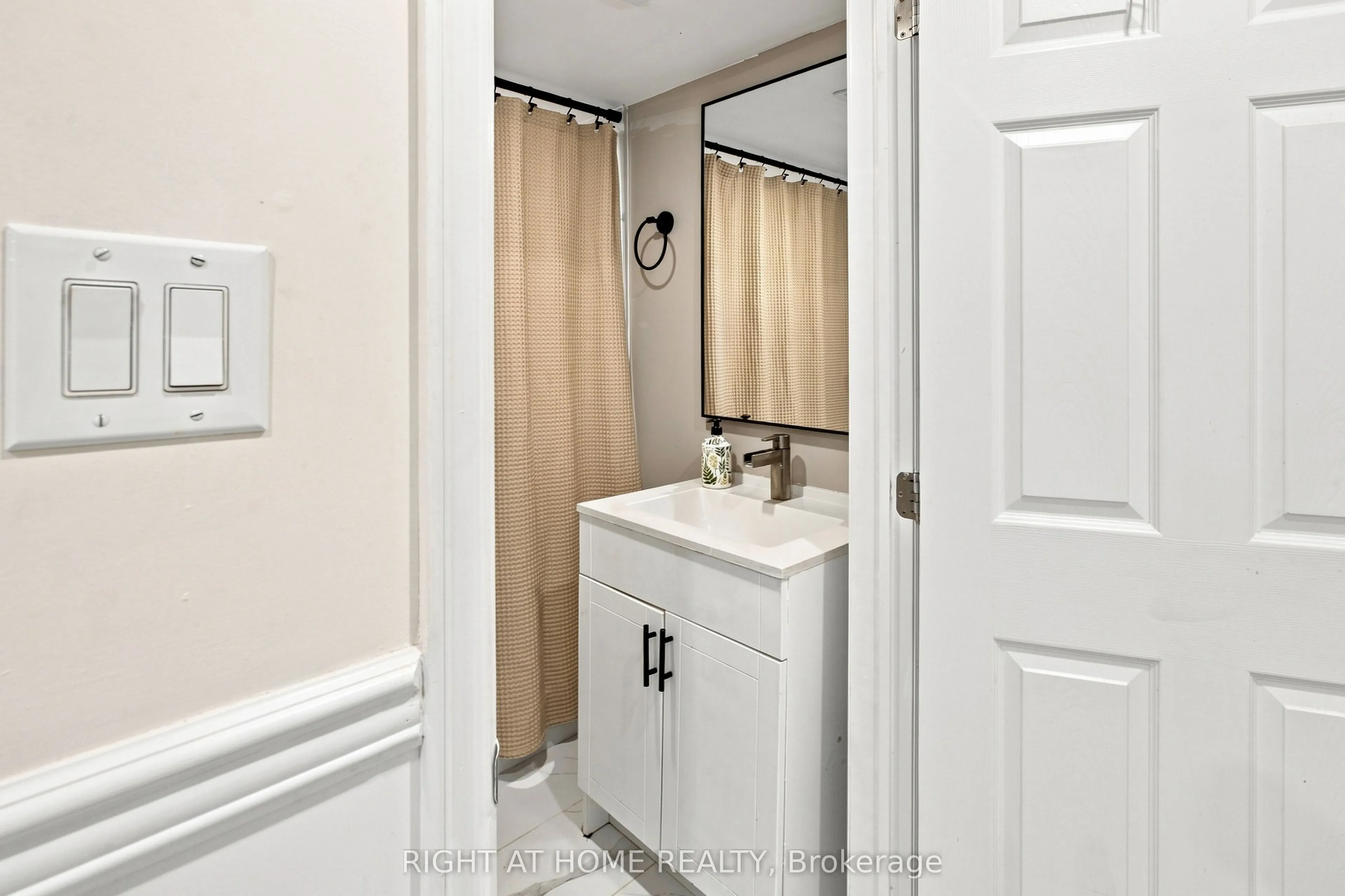 2349 Dress Circle Crescent