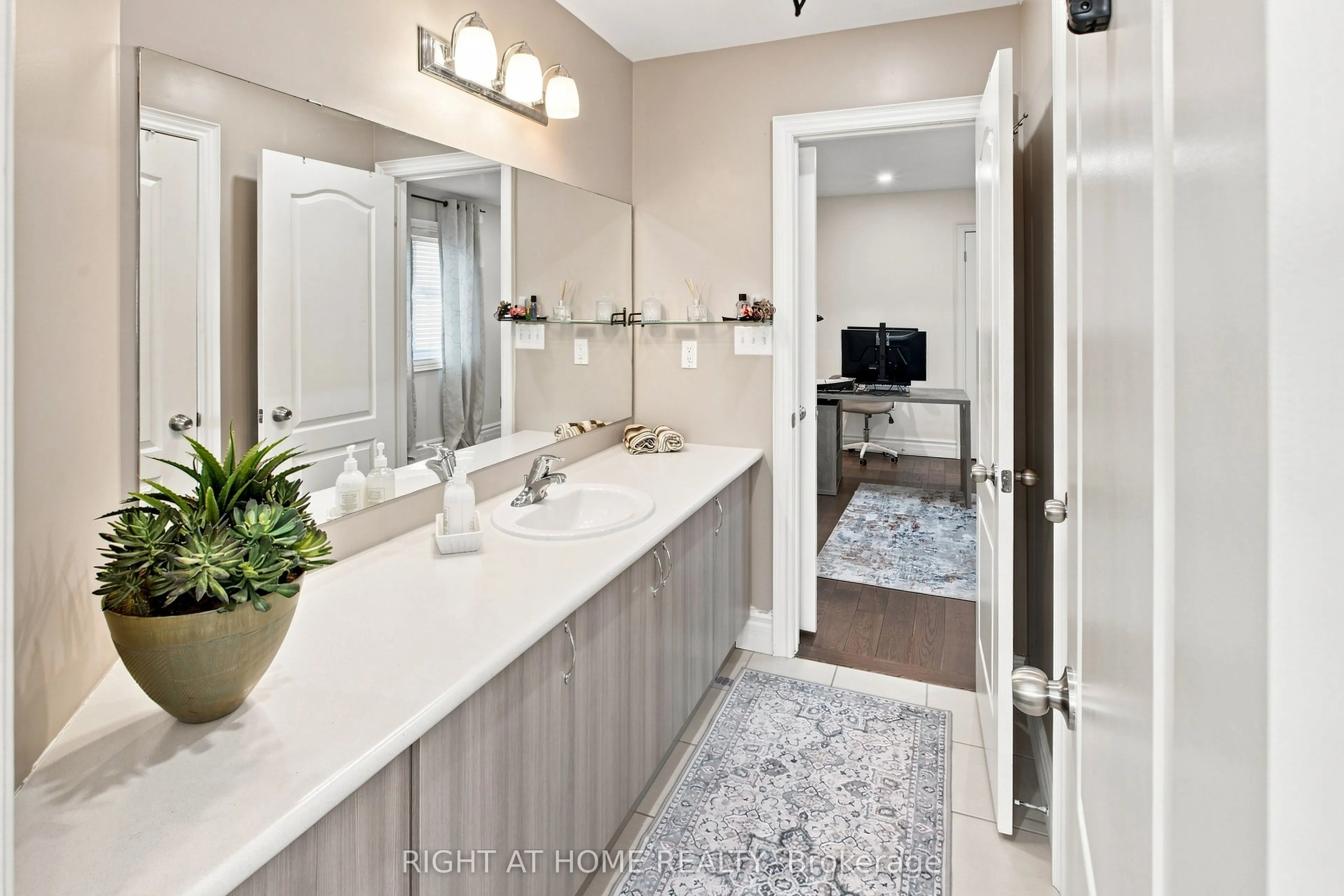 2349 Dress Circle Crescent