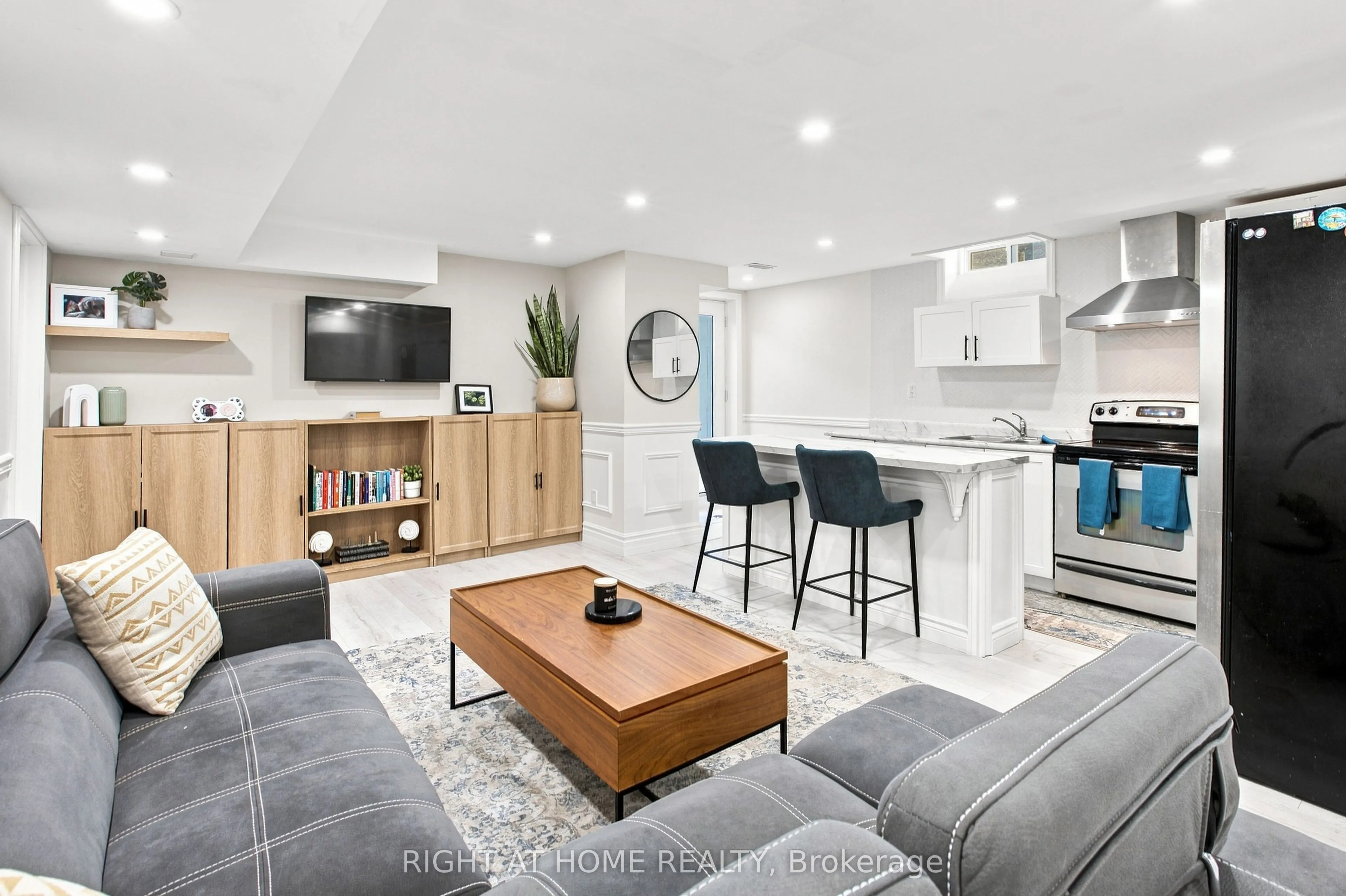 2349 Dress Circle Crescent