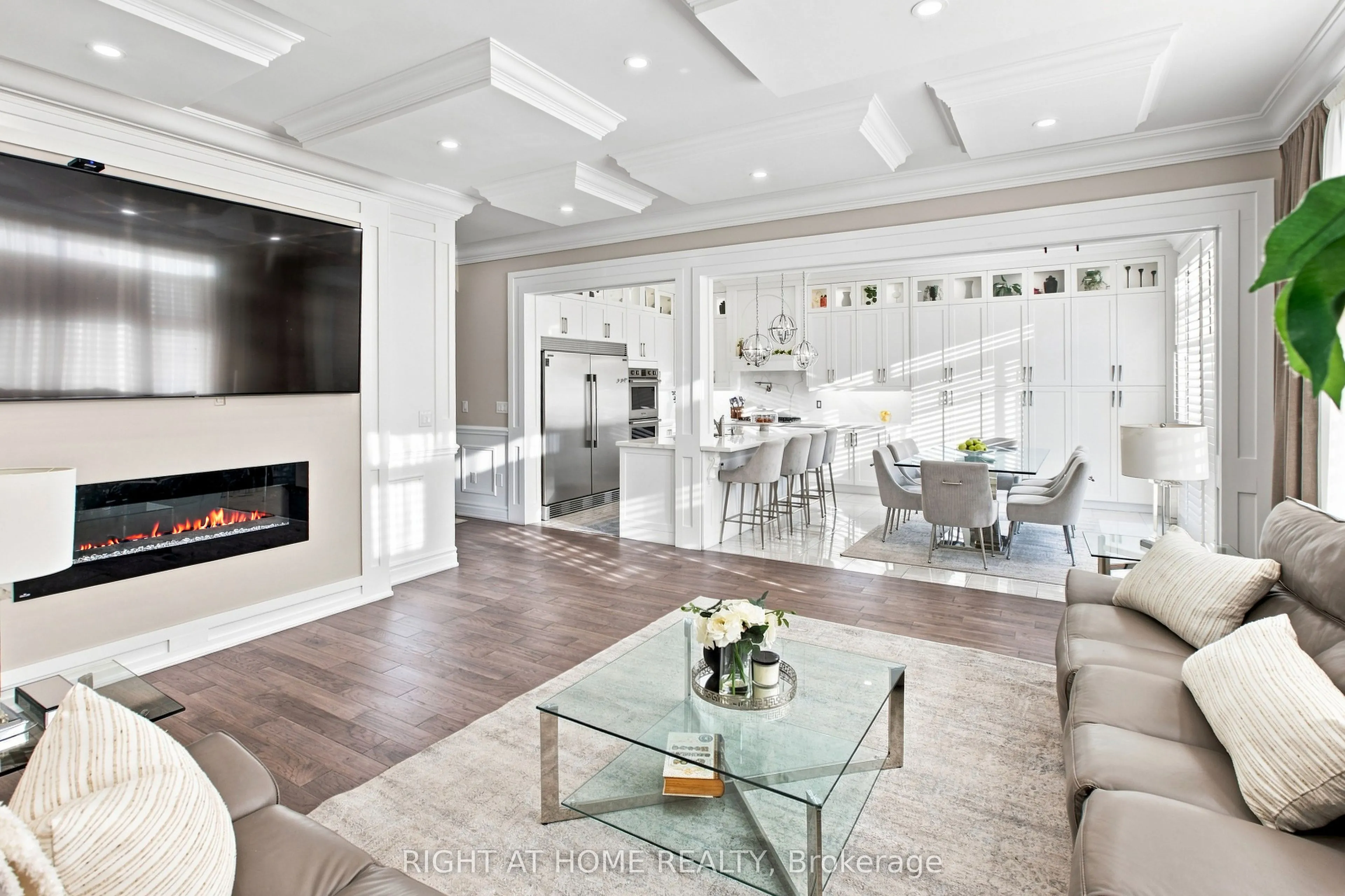 2349 Dress Circle Crescent