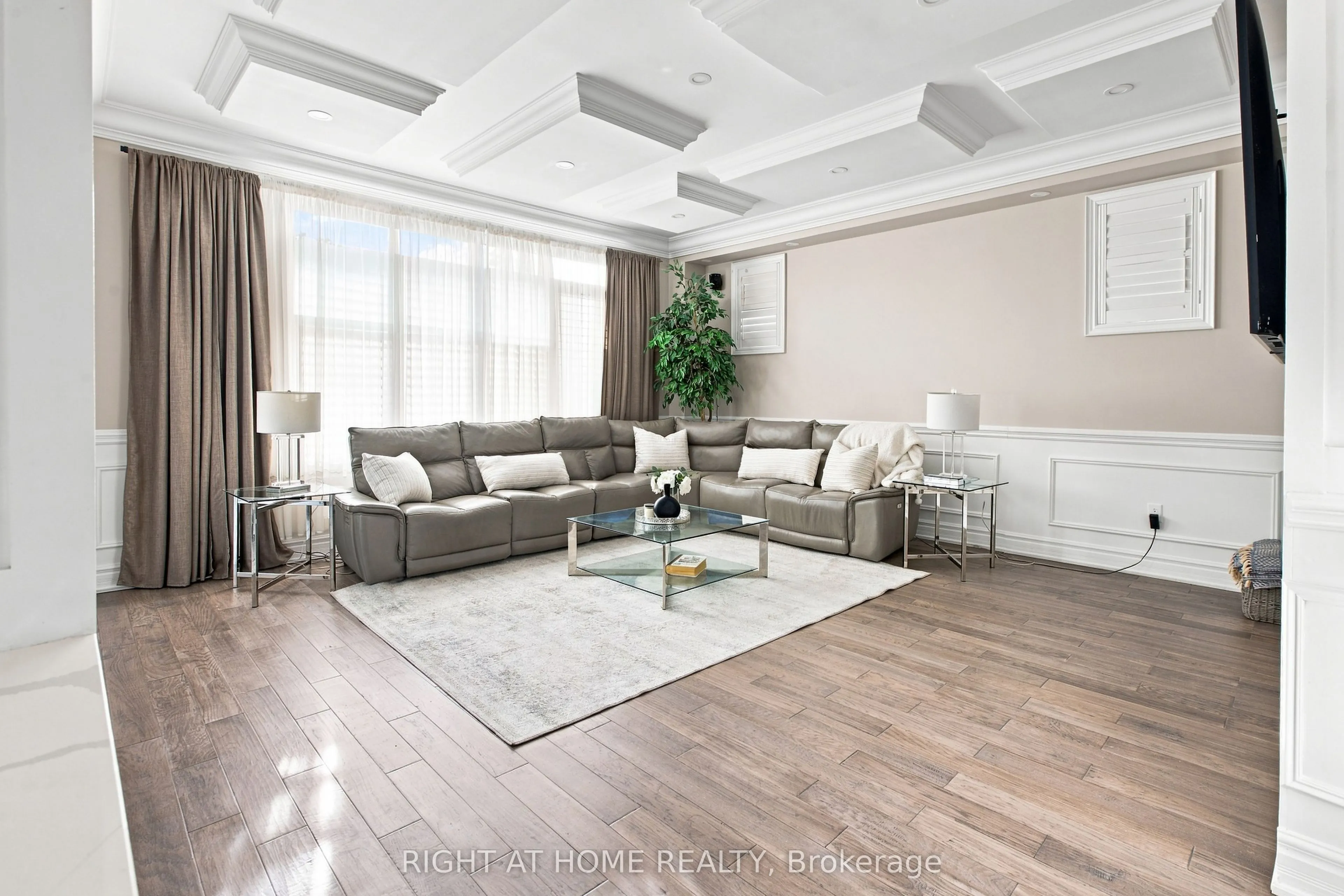 2349 Dress Circle Crescent