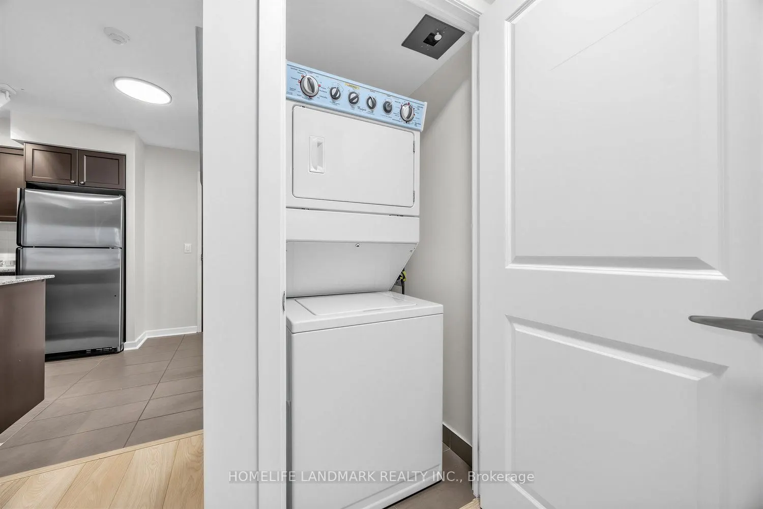 1235 Bayly Street #807