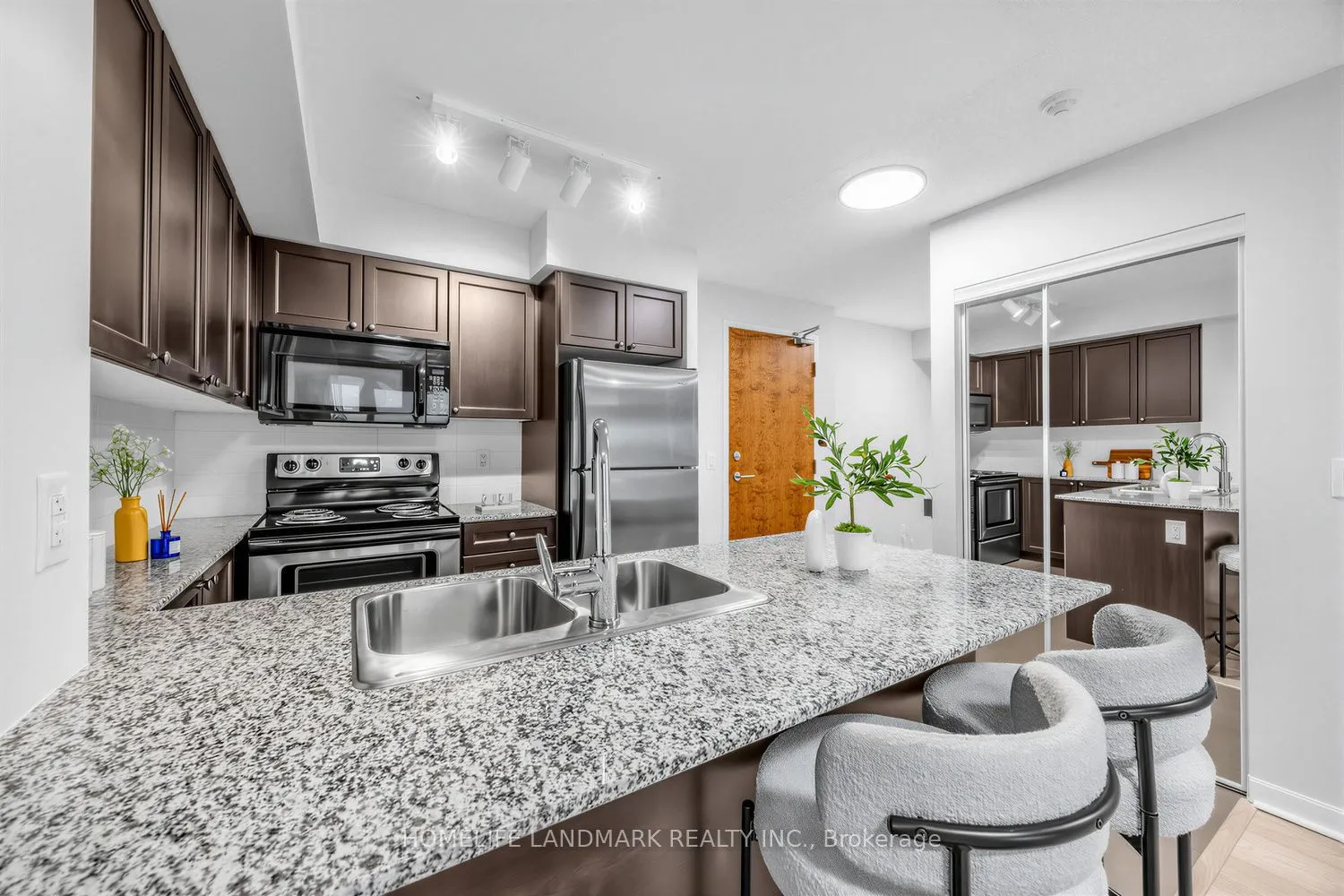 1235 Bayly Street #807