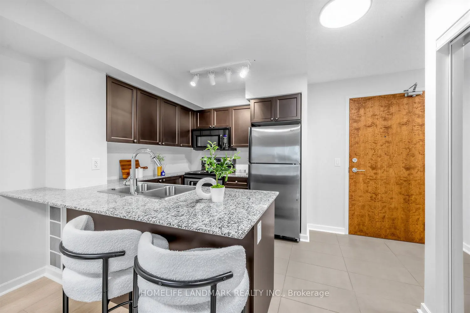 1235 Bayly Street #807
