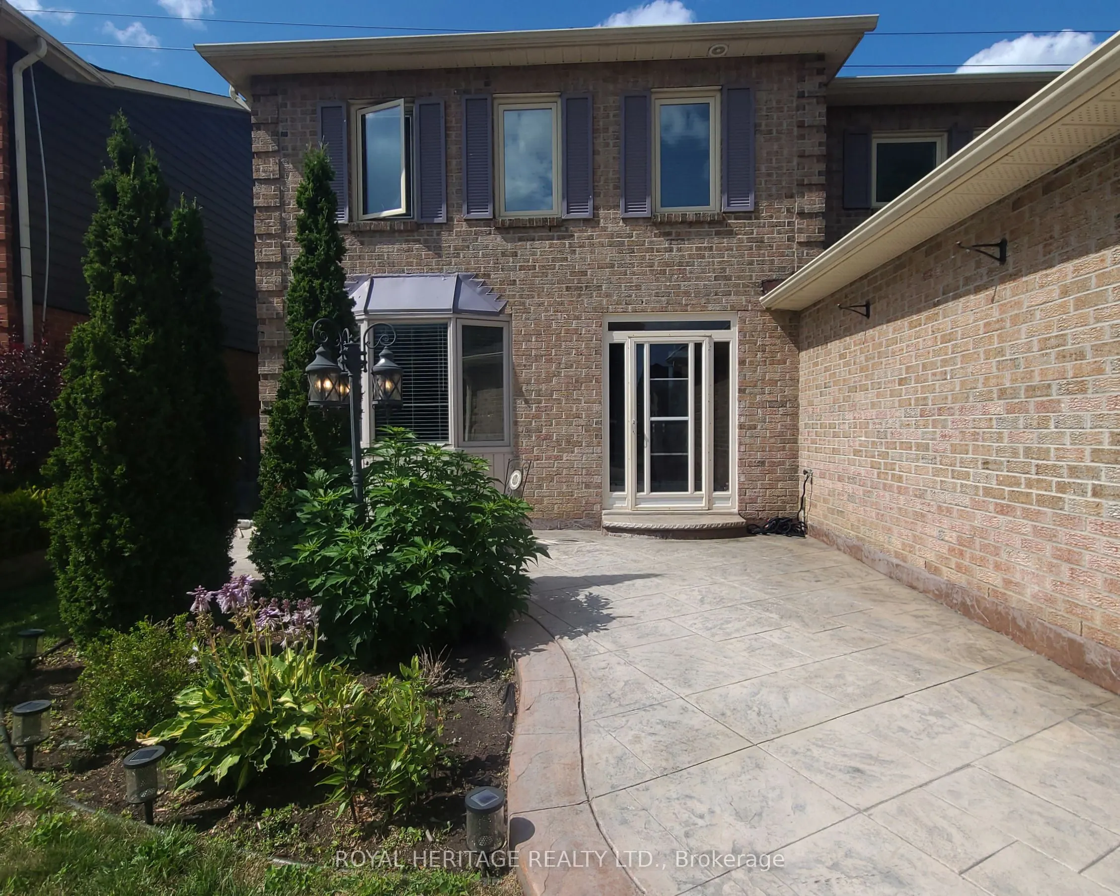 1221 Fieldstone Circle