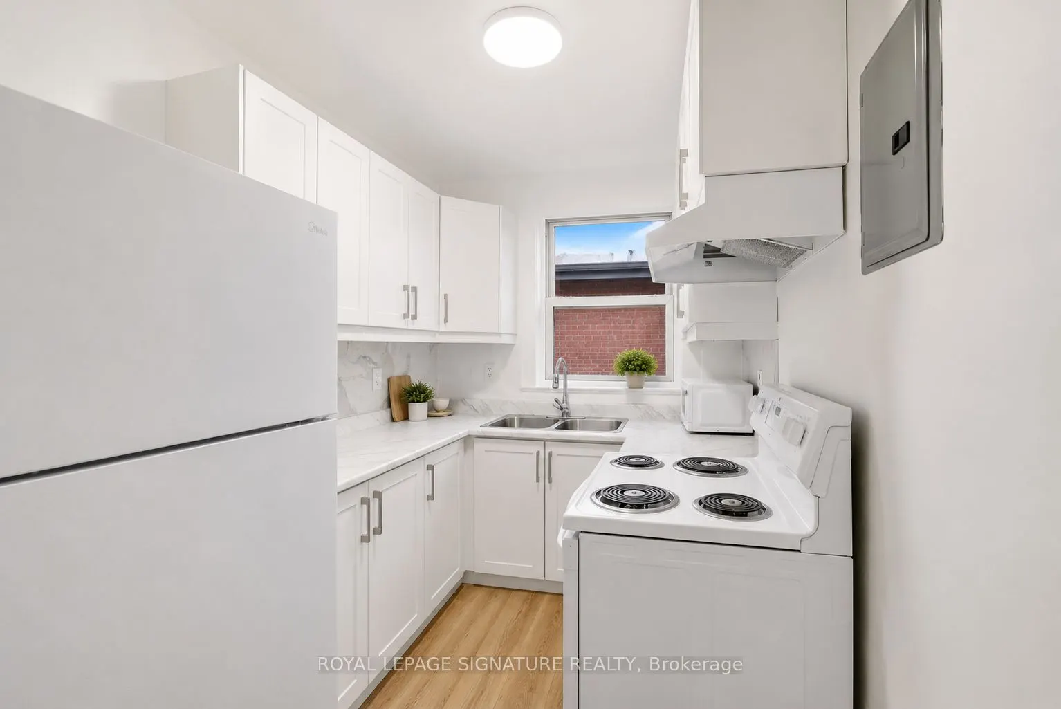 2479 Queen Street E