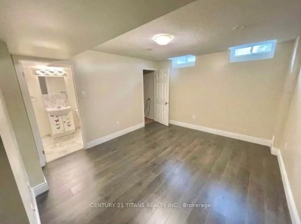 11 Etienne Street #Lower