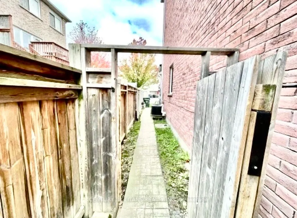 11 Etienne Street #Lower