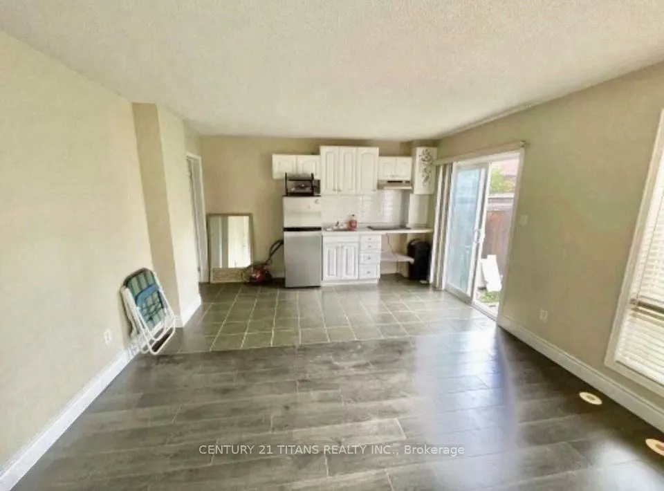11 Etienne Street #Lower