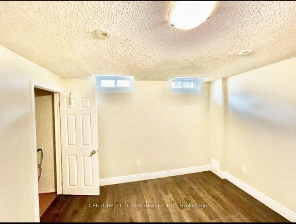 11 Etienne Street #Lower