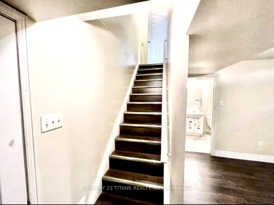 11 Etienne Street #Lower