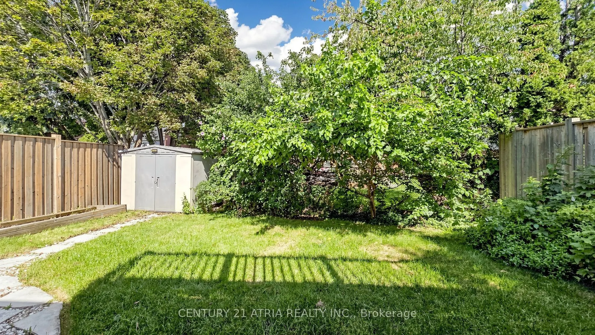 102 Huntington Crescent