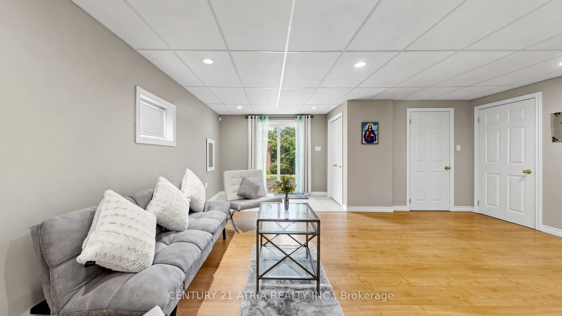 102 Huntington Crescent