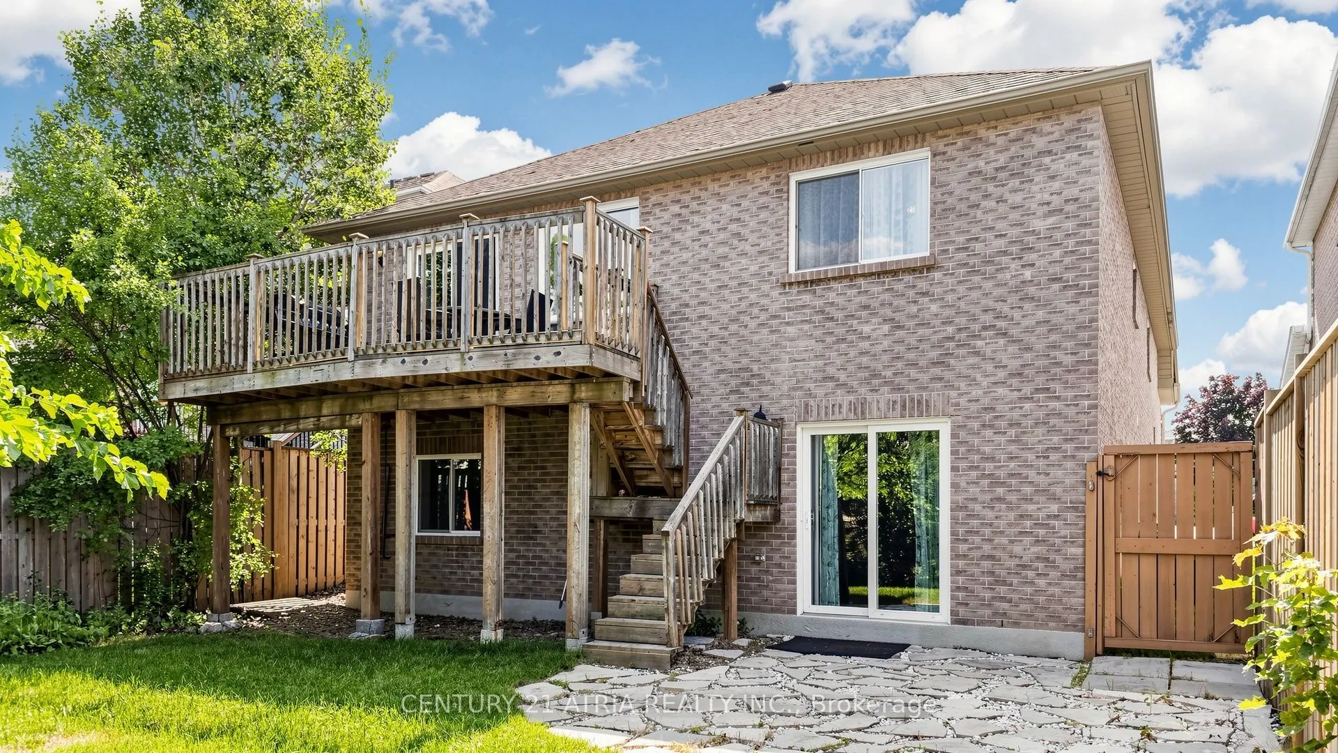 102 Huntington Crescent