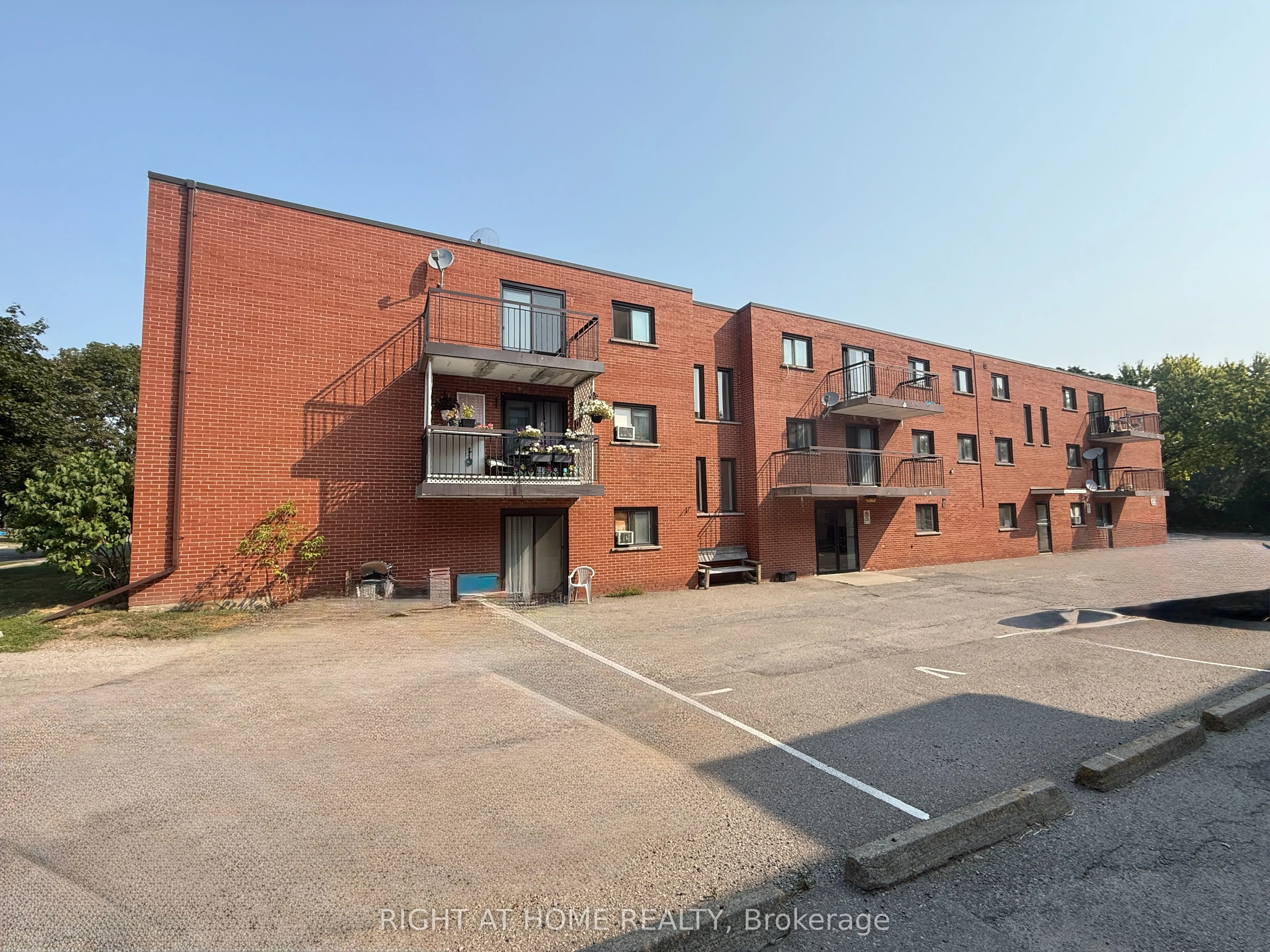 555 Oxford Street #205